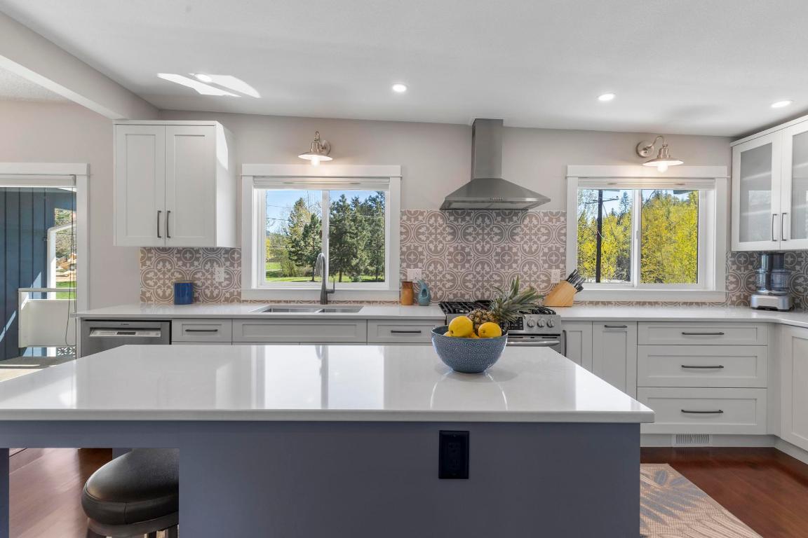 









980


Gerstmar

Road,
Kelowna,




BC
V1X 4B8

