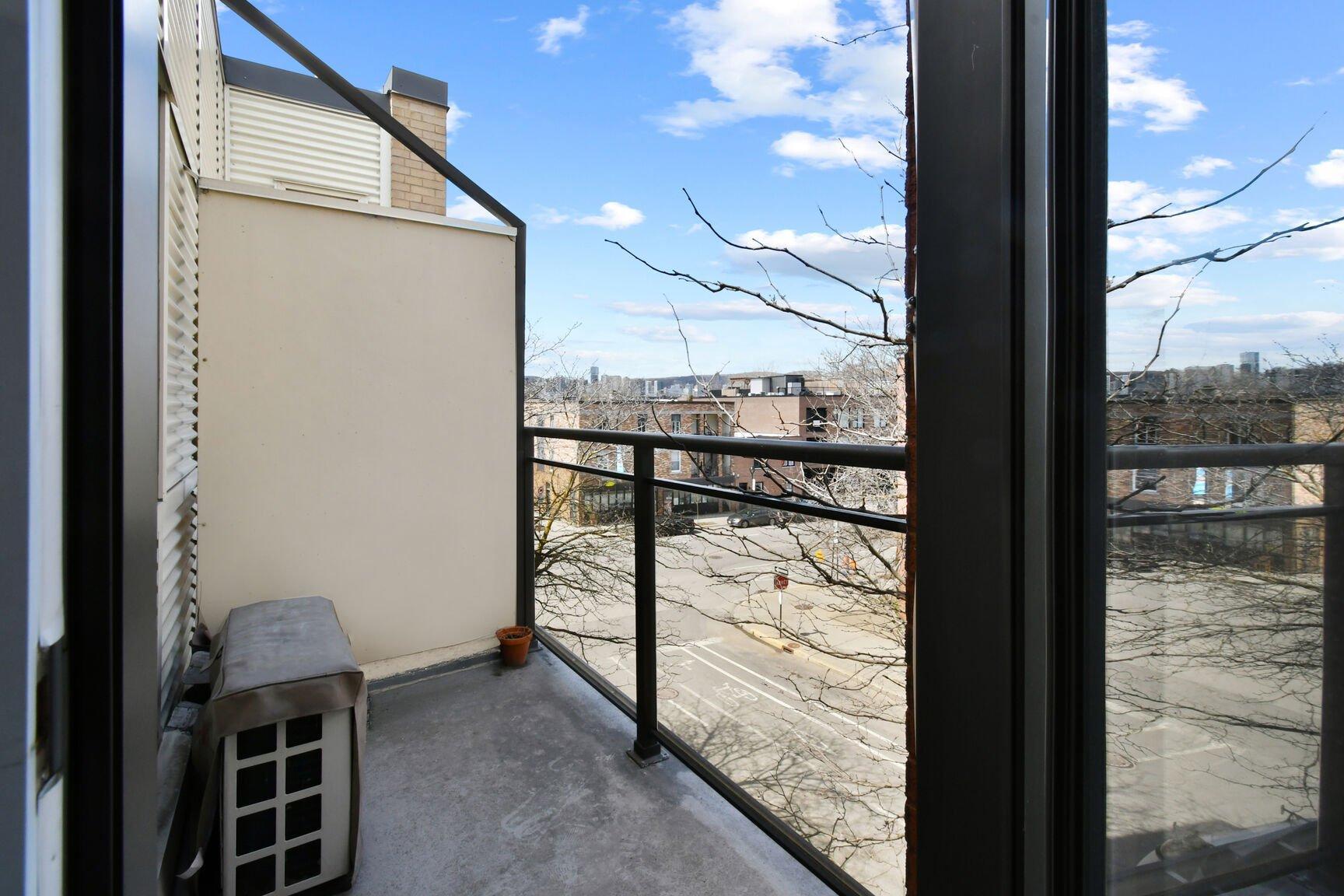 









1960


Rue Wellington

, 306,
Montréal (Le Sud-Ouest),




QC
H3K1W6

