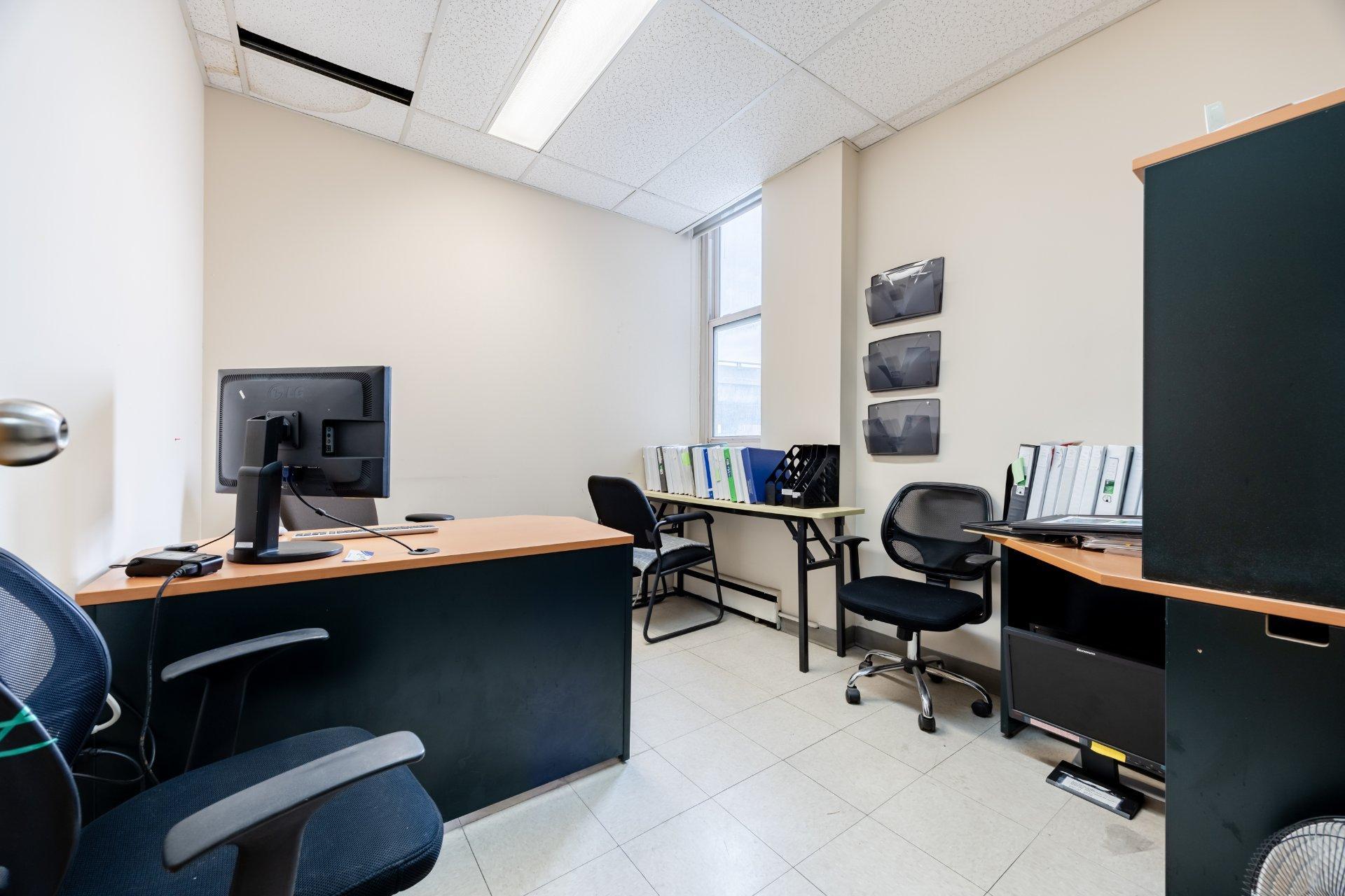 









690


Boul. Crémazie E.

,
Montréal (Villeray/Saint-Michel/Parc-Extension),




QC
H2P1E9

