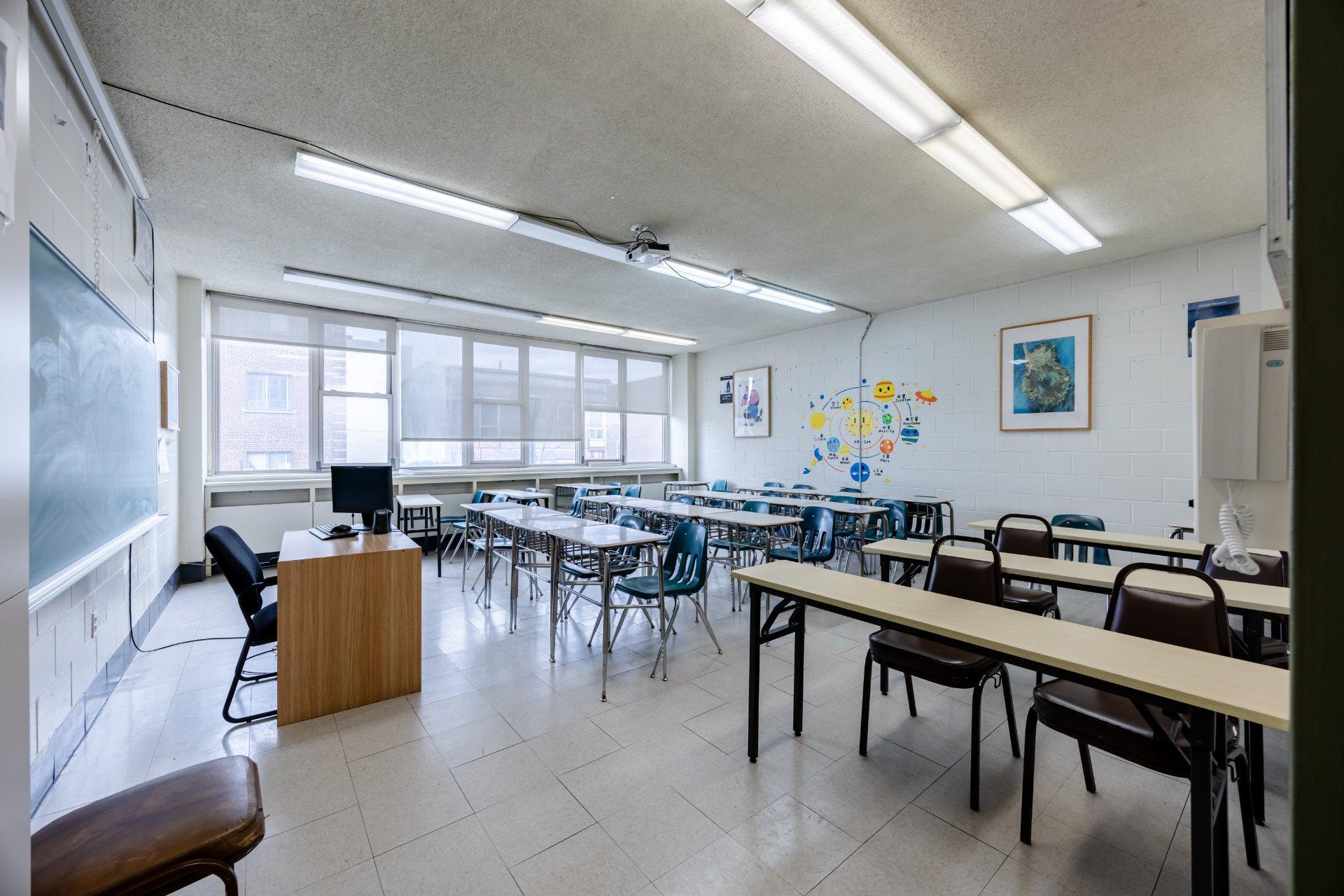 









690


Boul. Crémazie E.

,
Montréal (Villeray/Saint-Michel/Parc-Extension),




QC
H2P1E9

