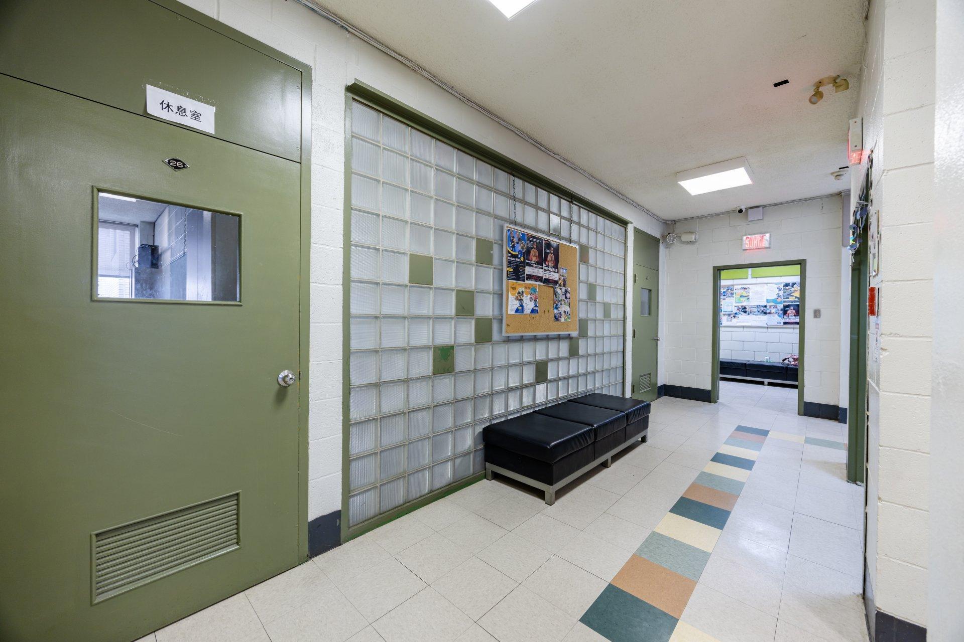 









690


Boul. Crémazie E.

,
Montréal (Villeray/Saint-Michel/Parc-Extension),




QC
H2P1E9

