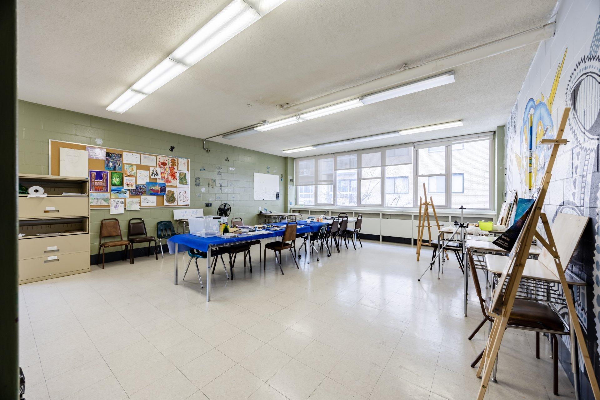 









690


Boul. Crémazie E.

,
Montréal (Villeray/Saint-Michel/Parc-Extension),




QC
H2P1E9

