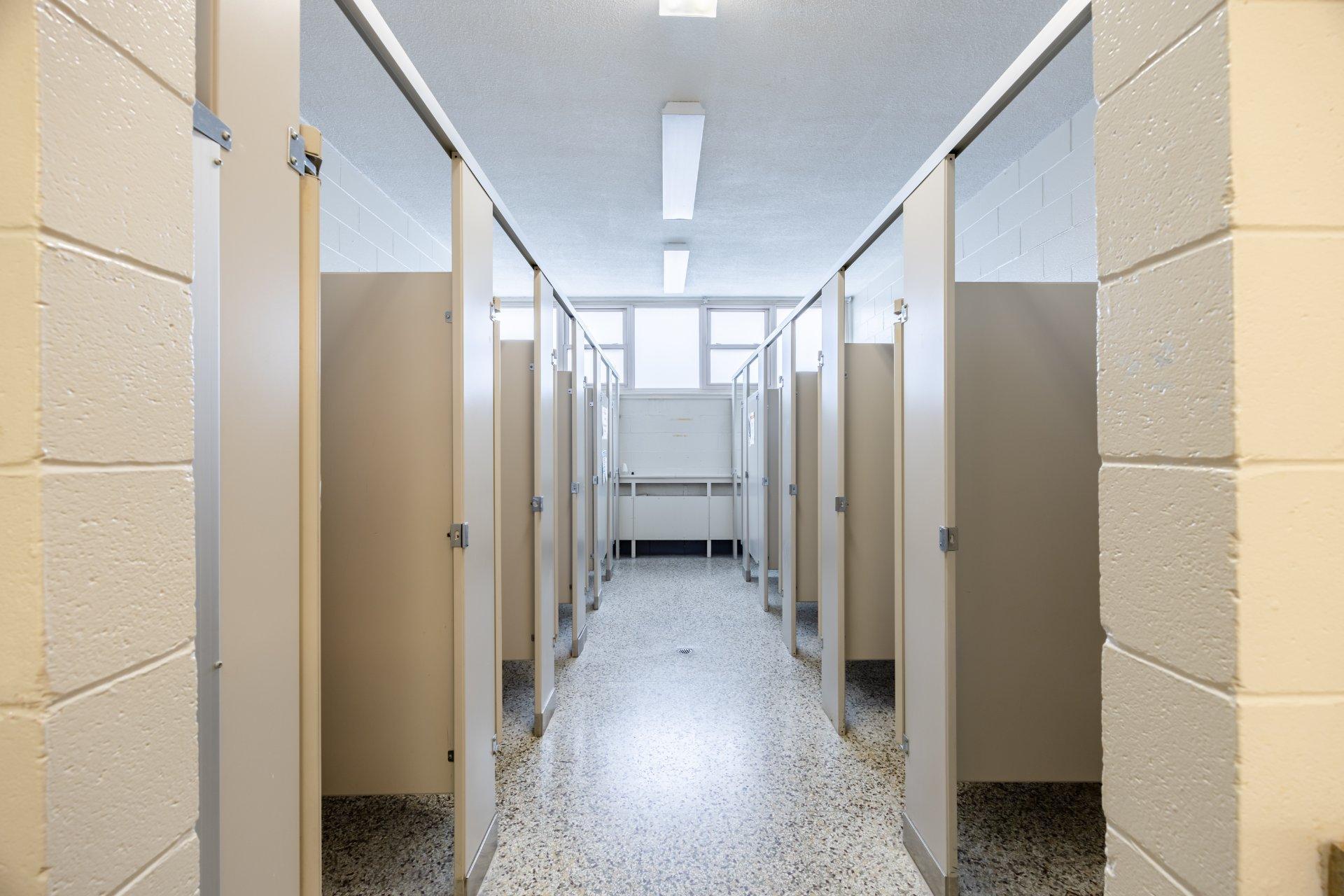 









690


Boul. Crémazie E.

,
Montréal (Villeray/Saint-Michel/Parc-Extension),




QC
H2P1E9

