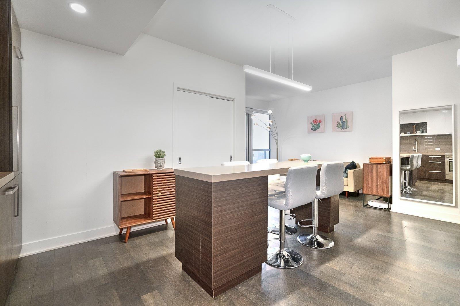 









1050


Rue Drummond

, 2210,
Montréal (Ville-Marie),




QC
H3B0G3

