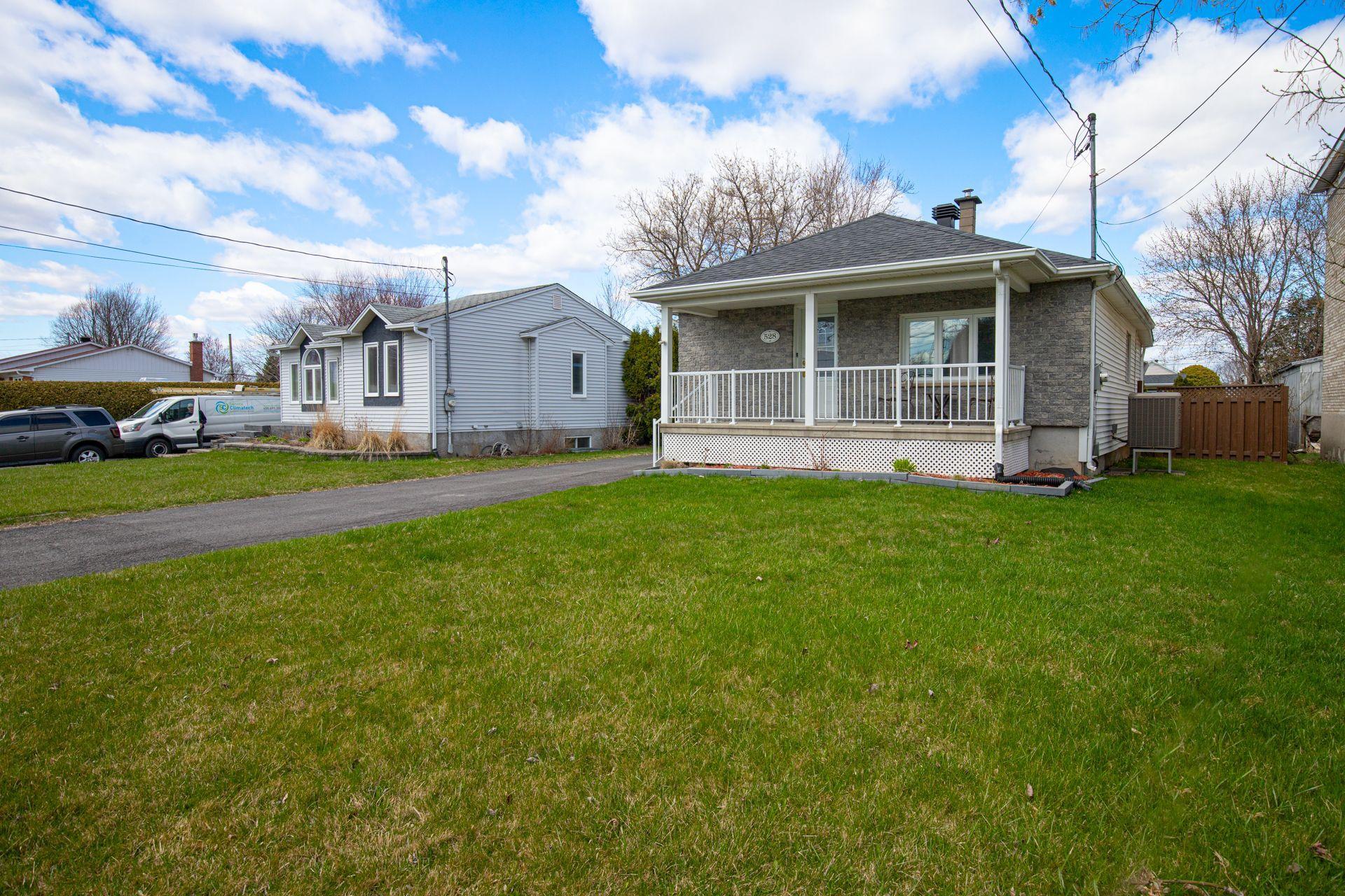 









528


6e Avenue

,
Saint-Jean-sur-Richelieu,




QC
J2X1R9

