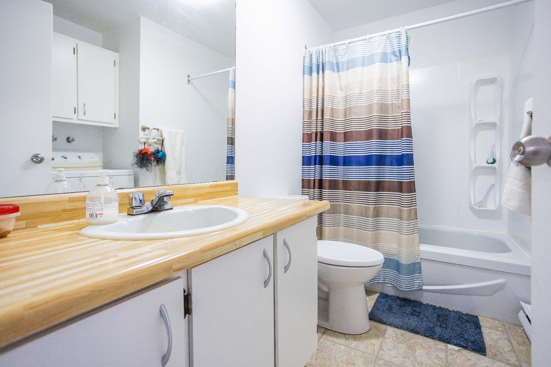 









2133


Rue St-Laurent

,
Shawinigan,




QC
G9N3C5


