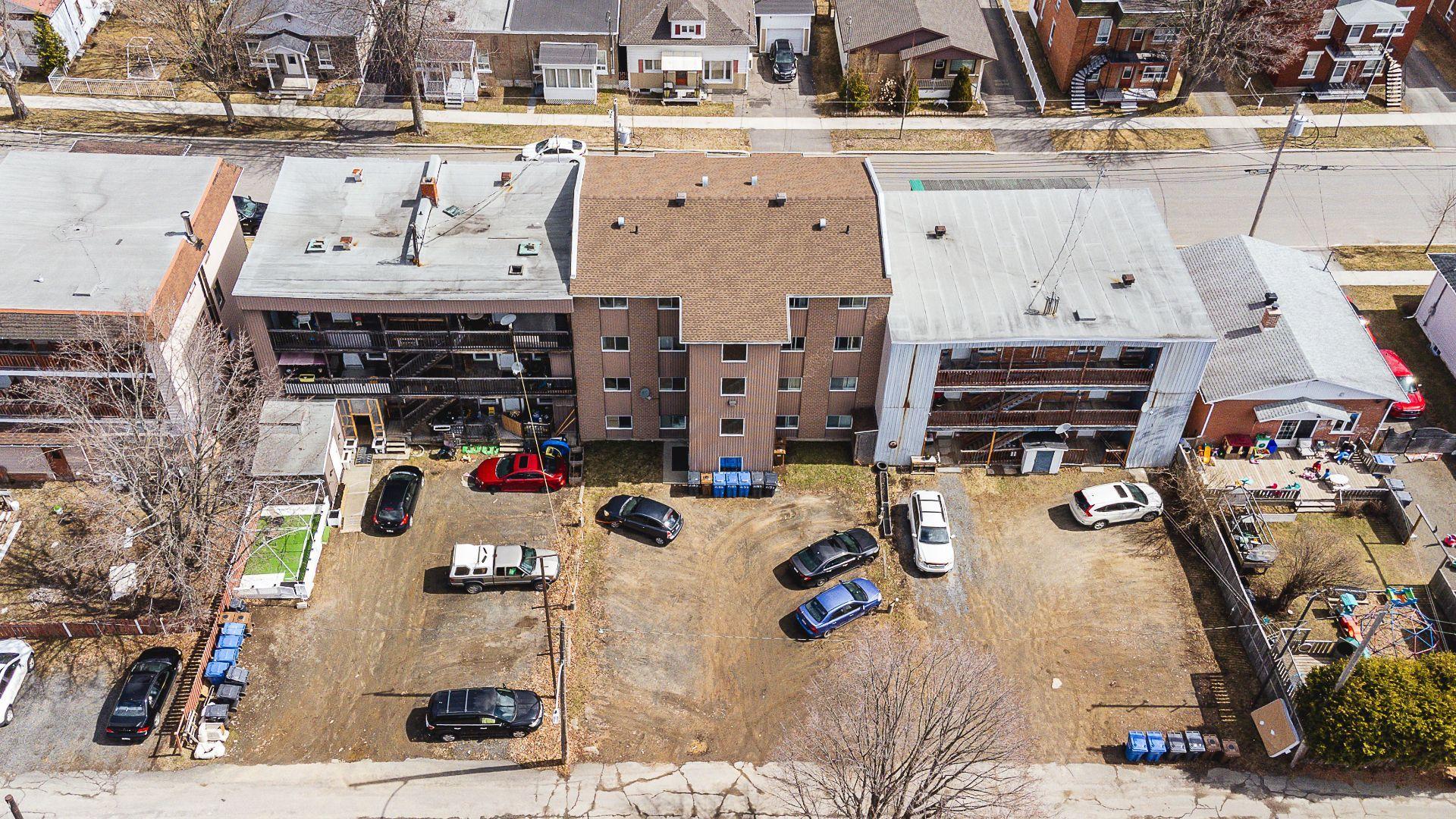 









2133


Rue St-Laurent

,
Shawinigan,




QC
G9N3C5

