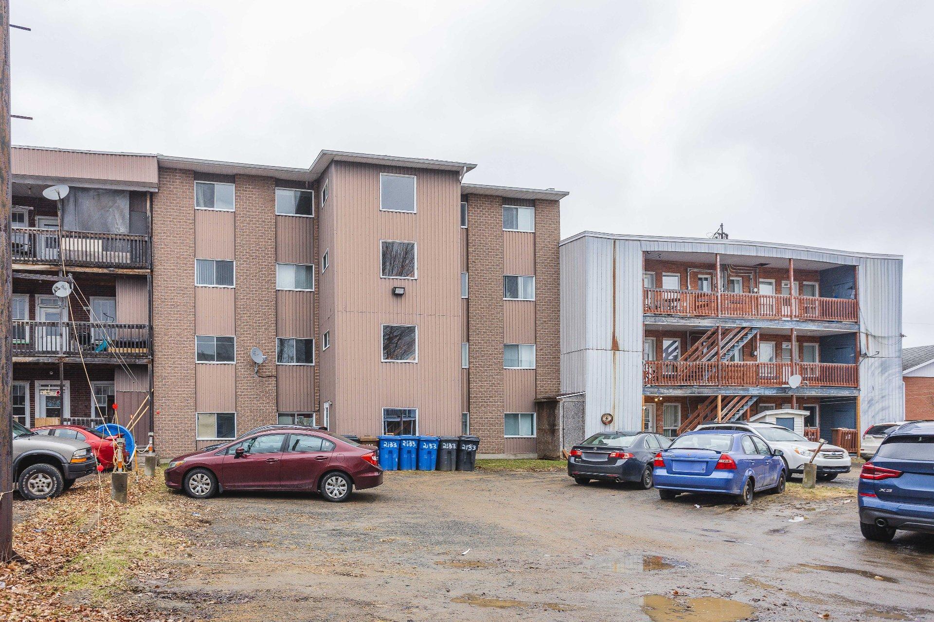 









2133


Rue St-Laurent

,
Shawinigan,




QC
G9N3C5

