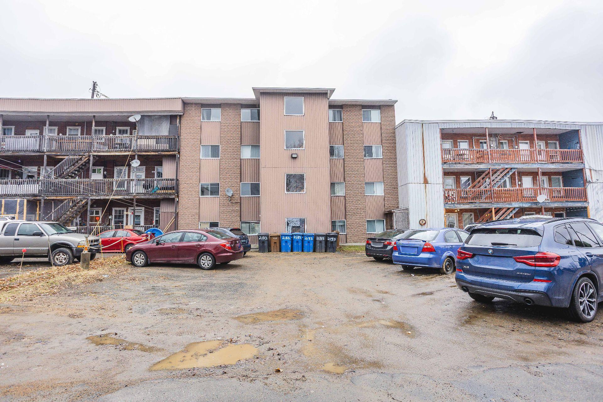 









2133


Rue St-Laurent

,
Shawinigan,




QC
G9N3C5

