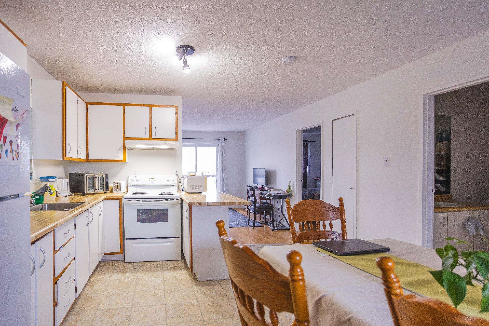 









2133


Rue St-Laurent

,
Shawinigan,




QC
G9N3C5

