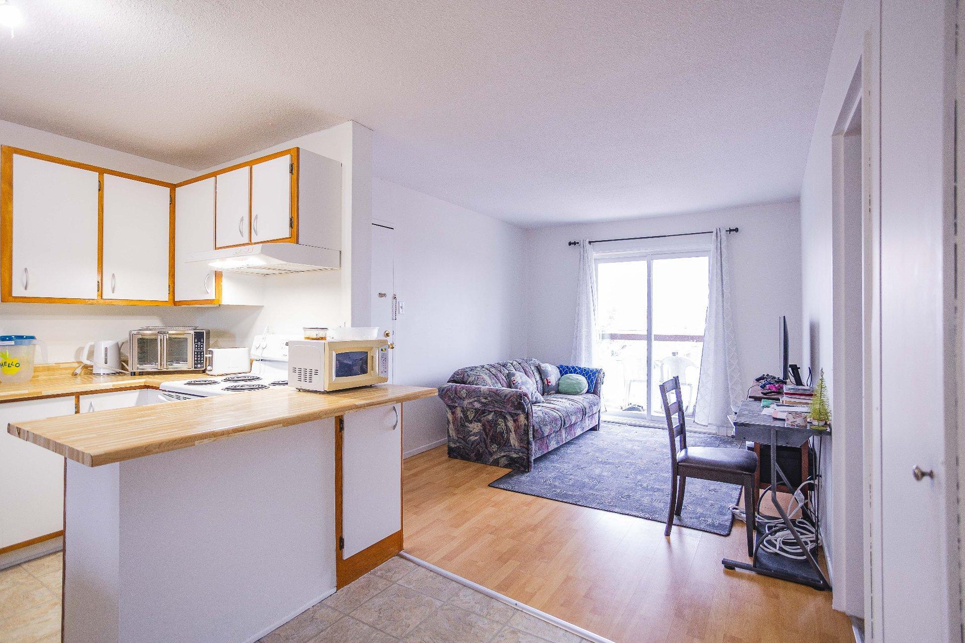 









2133


Rue St-Laurent

,
Shawinigan,




QC
G9N3C5

