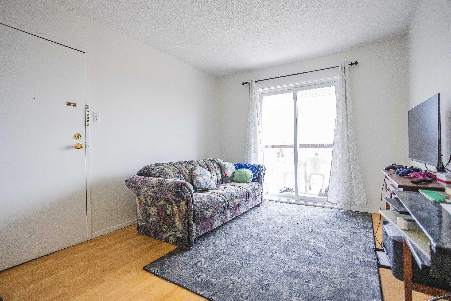 









2133


Rue St-Laurent

,
Shawinigan,




QC
G9N3C5

