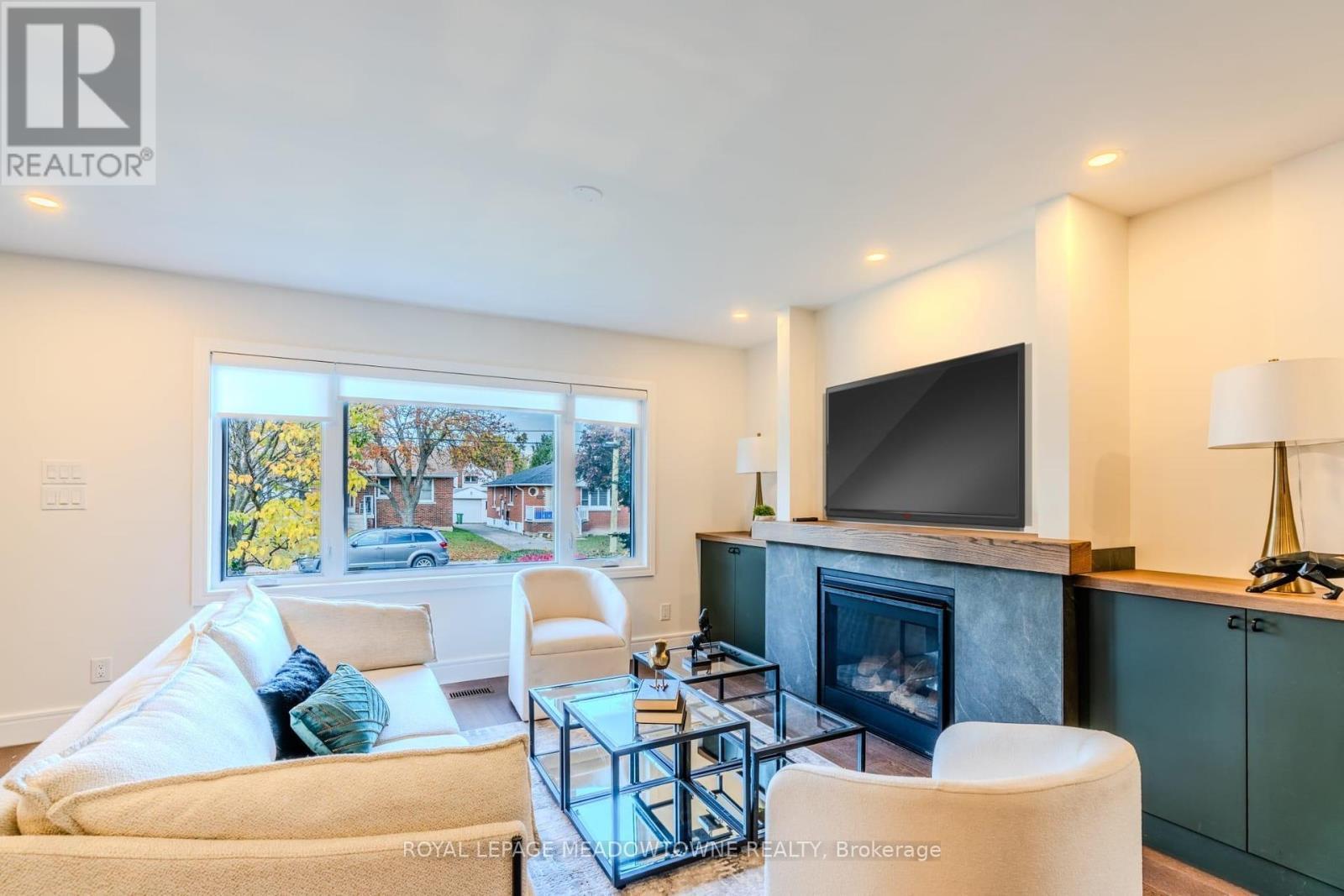 












319 EAST 16TH STREET

,
Hamilton,




Ontario
L9A4K1

