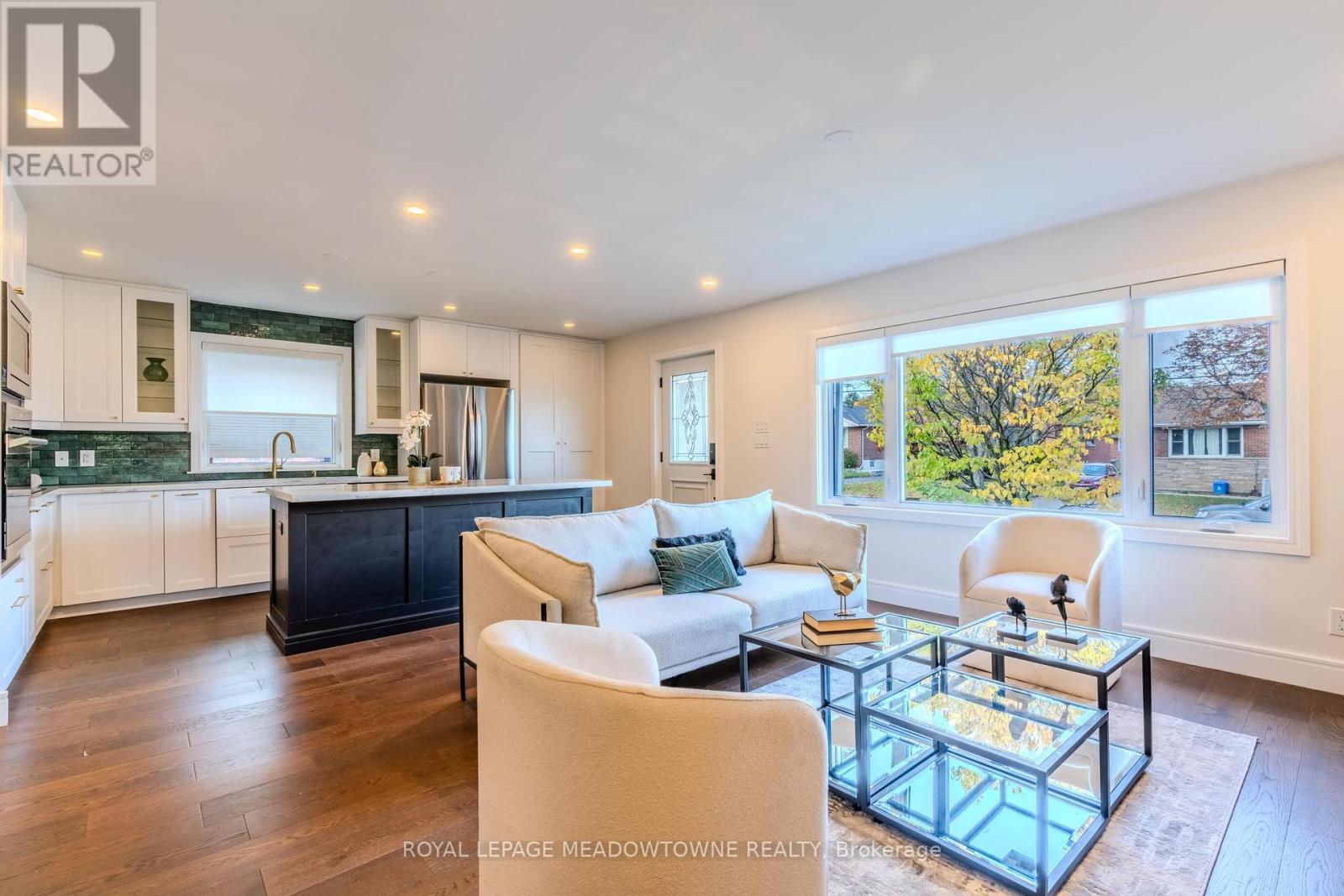 












319 EAST 16TH STREET

,
Hamilton,




Ontario
L9A4K1

