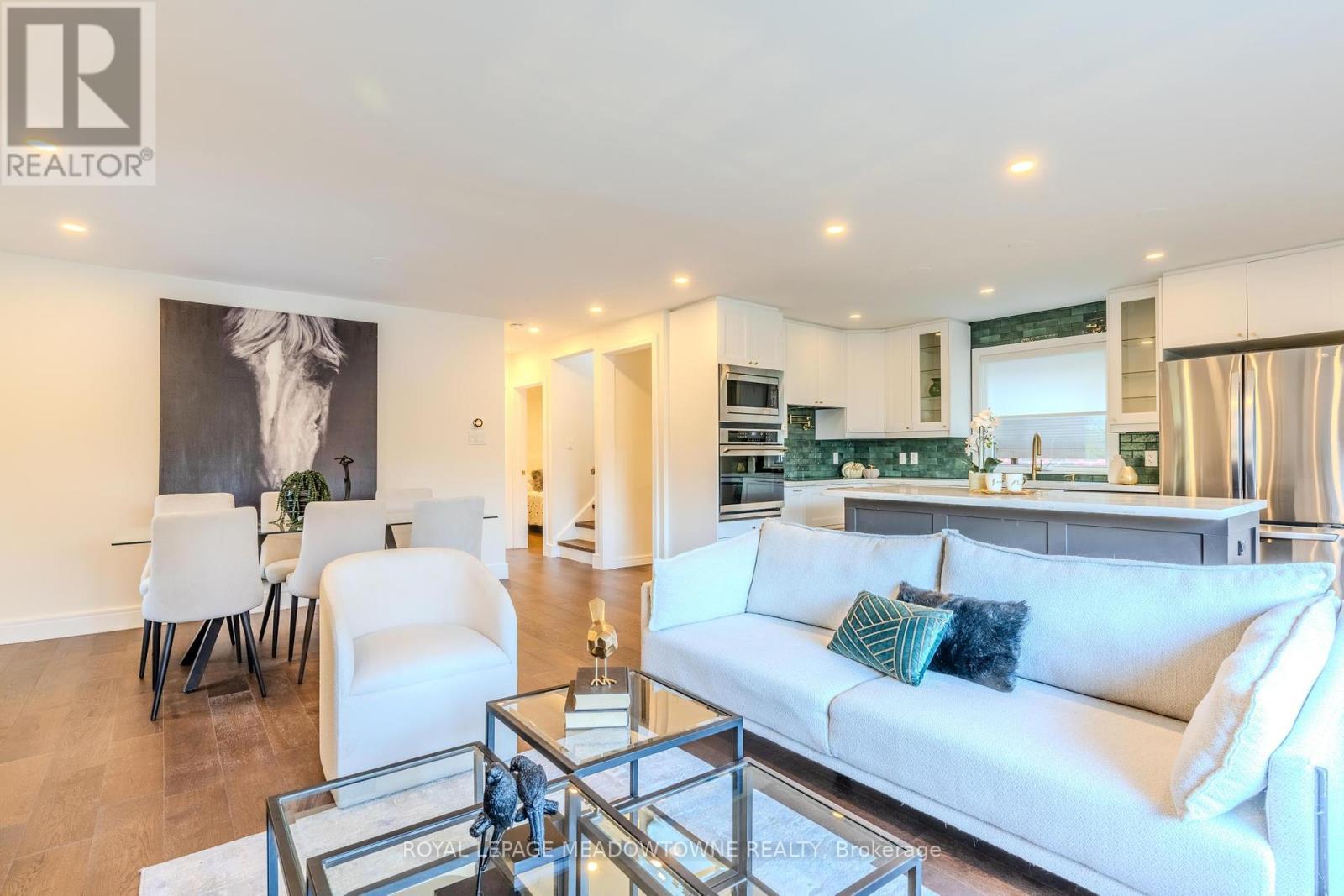 












319 EAST 16TH STREET

,
Hamilton,




Ontario
L9A4K1


