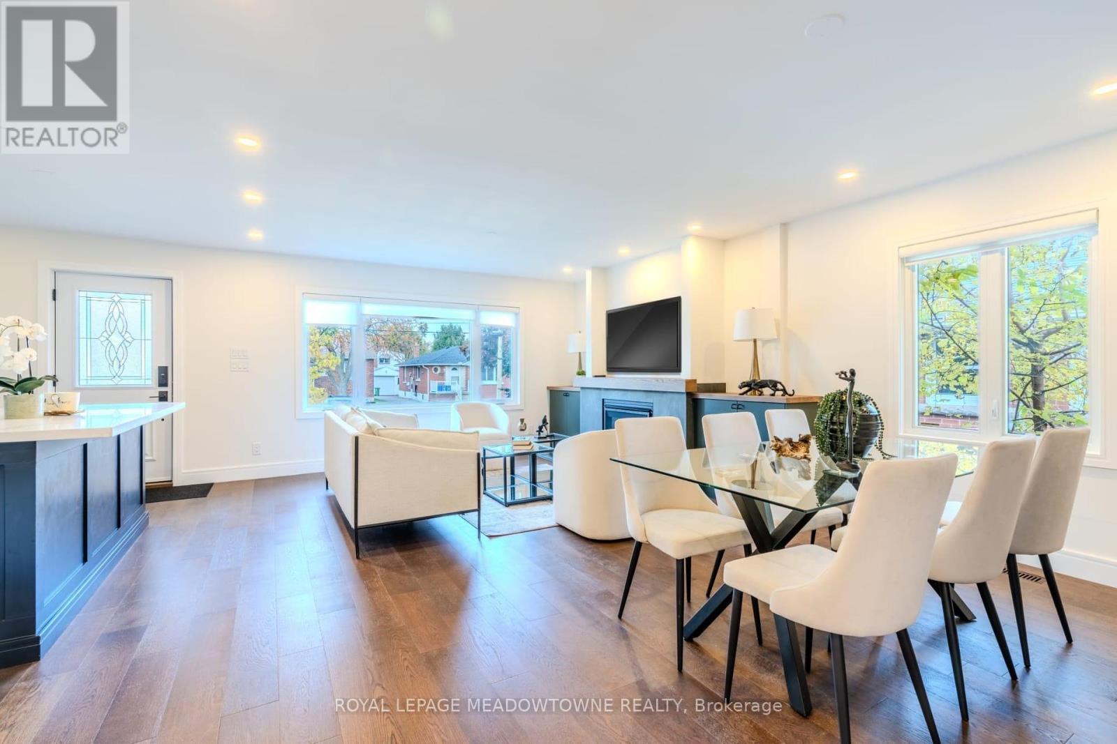 












319 EAST 16TH STREET

,
Hamilton,




Ontario
L9A4K1

