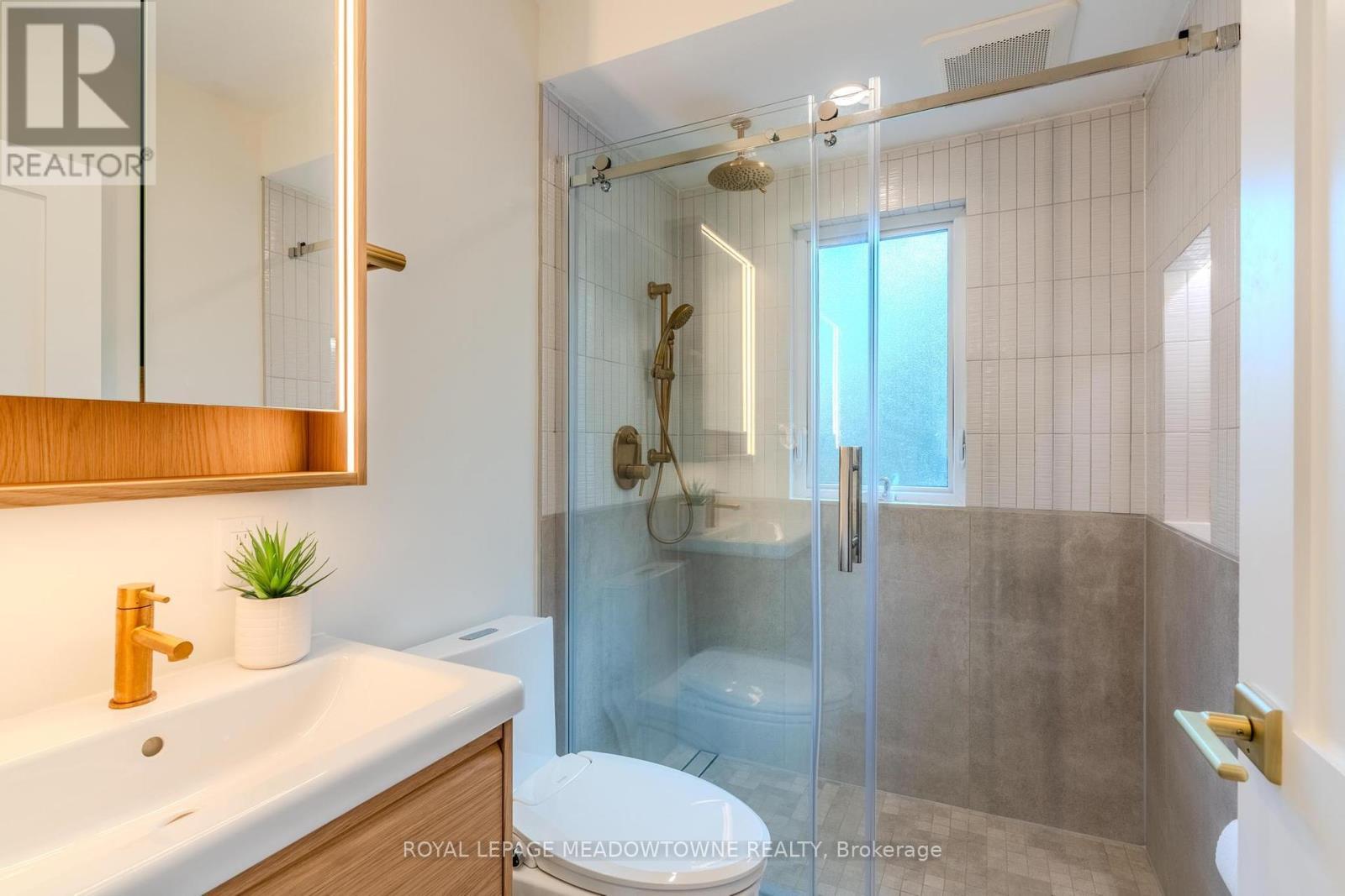 












319 EAST 16TH STREET

,
Hamilton,




Ontario
L9A4K1

