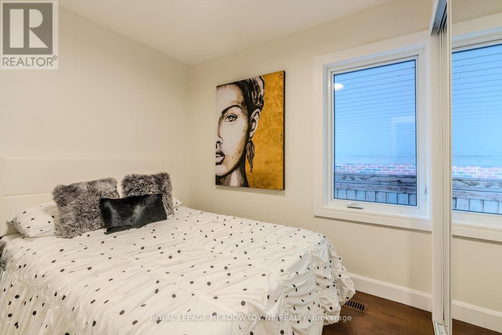 












319 EAST 16TH STREET

,
Hamilton,




Ontario
L9A4K1

