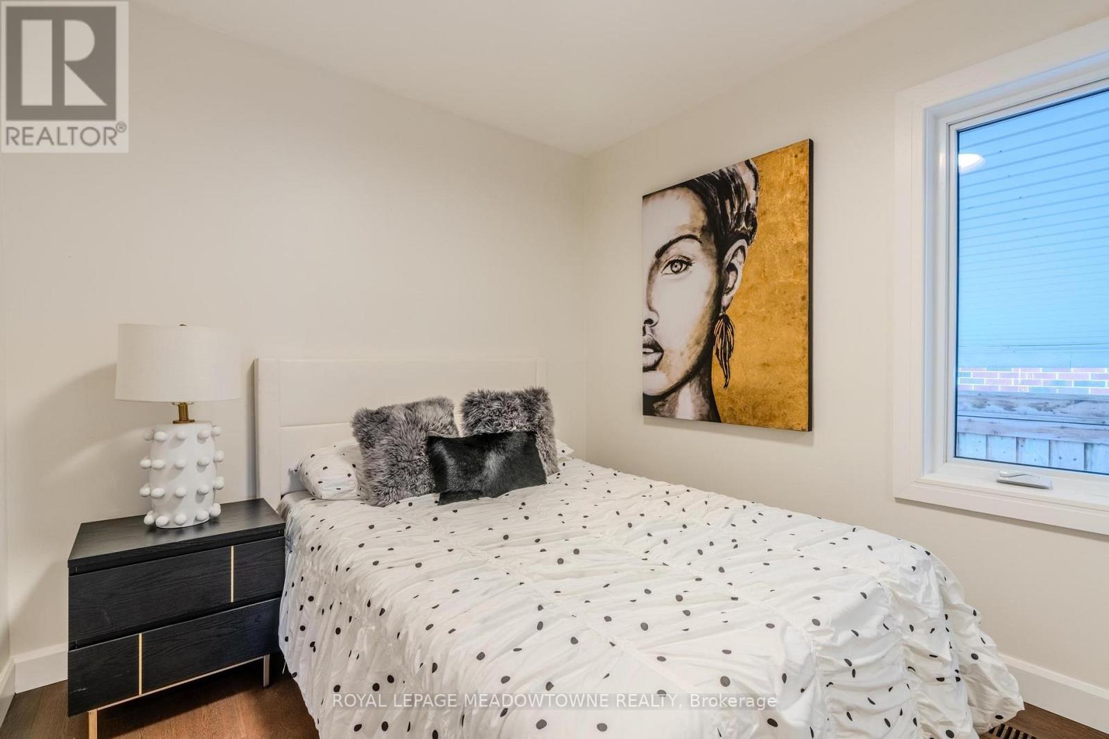 












319 EAST 16TH STREET

,
Hamilton,




Ontario
L9A4K1

