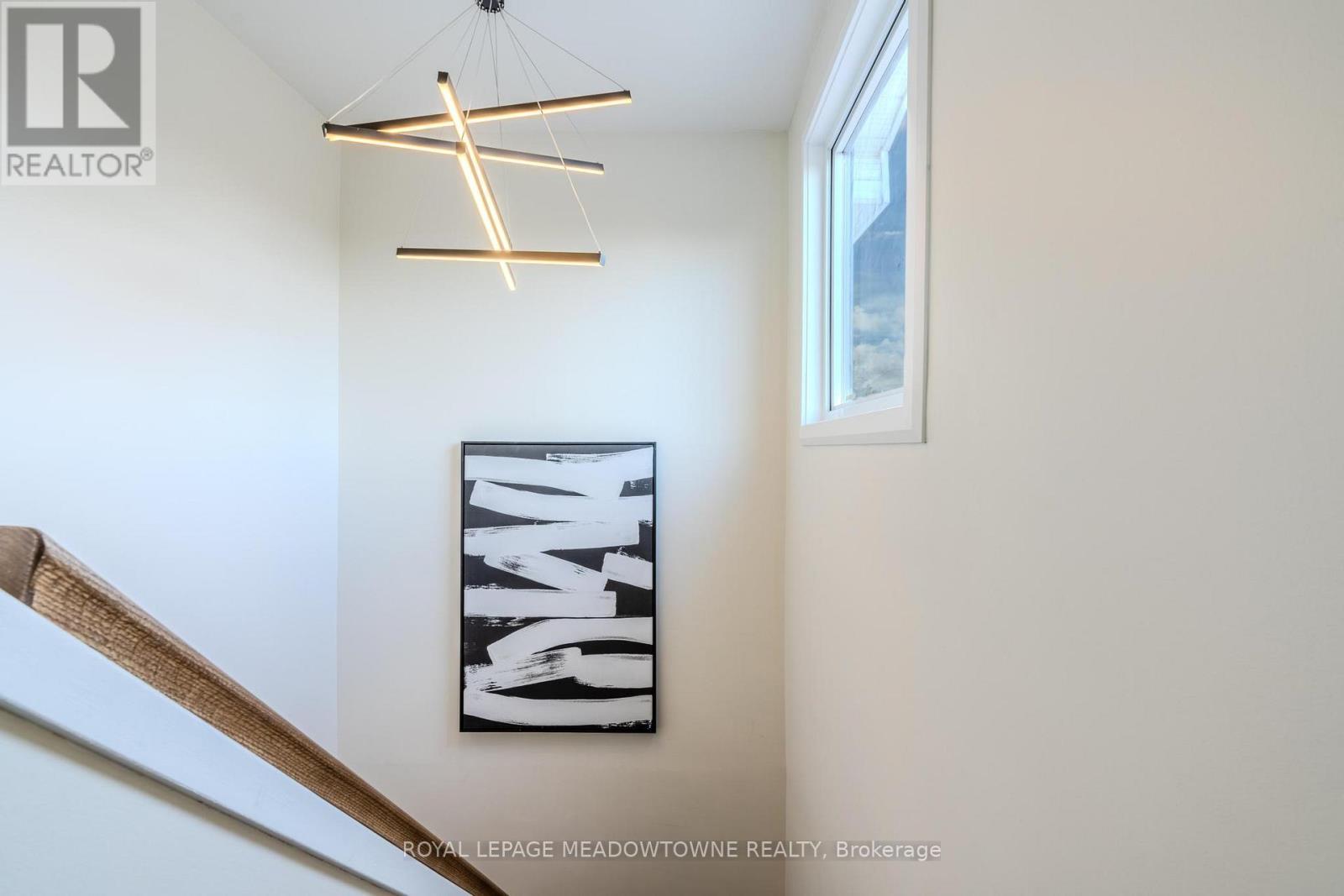 












319 EAST 16TH STREET

,
Hamilton,




Ontario
L9A4K1

