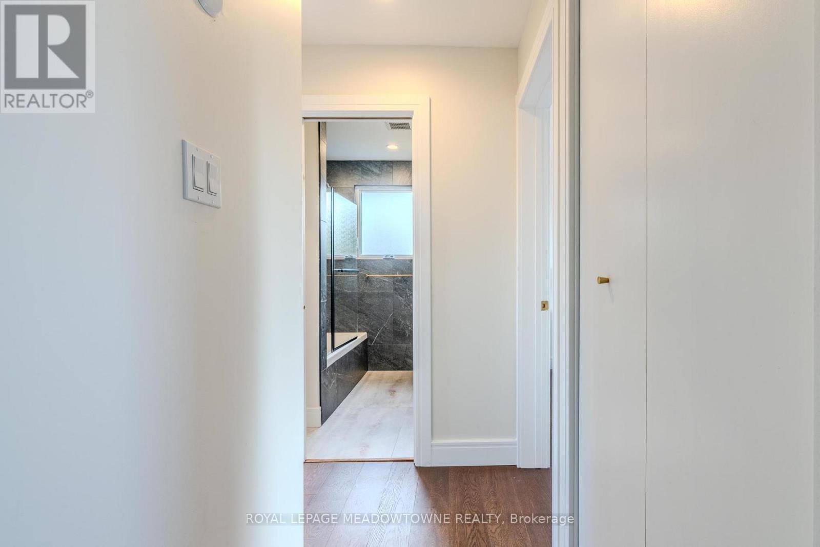 












319 EAST 16TH STREET

,
Hamilton,




Ontario
L9A4K1

