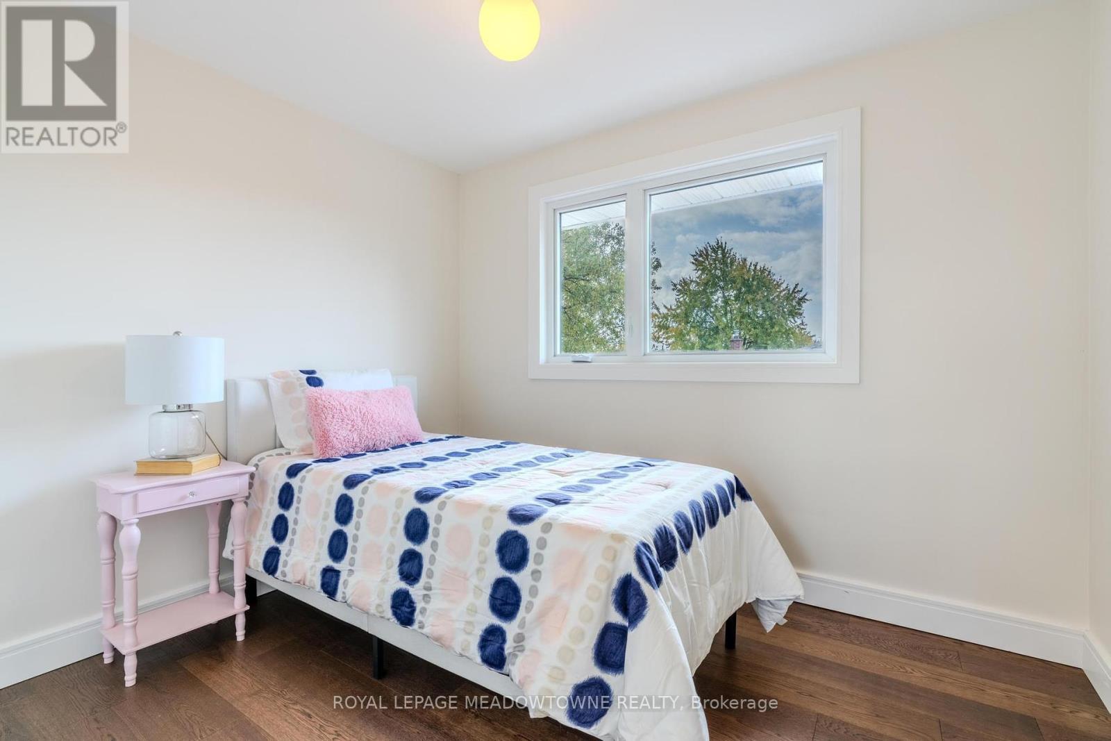 












319 EAST 16TH STREET

,
Hamilton,




Ontario
L9A4K1

