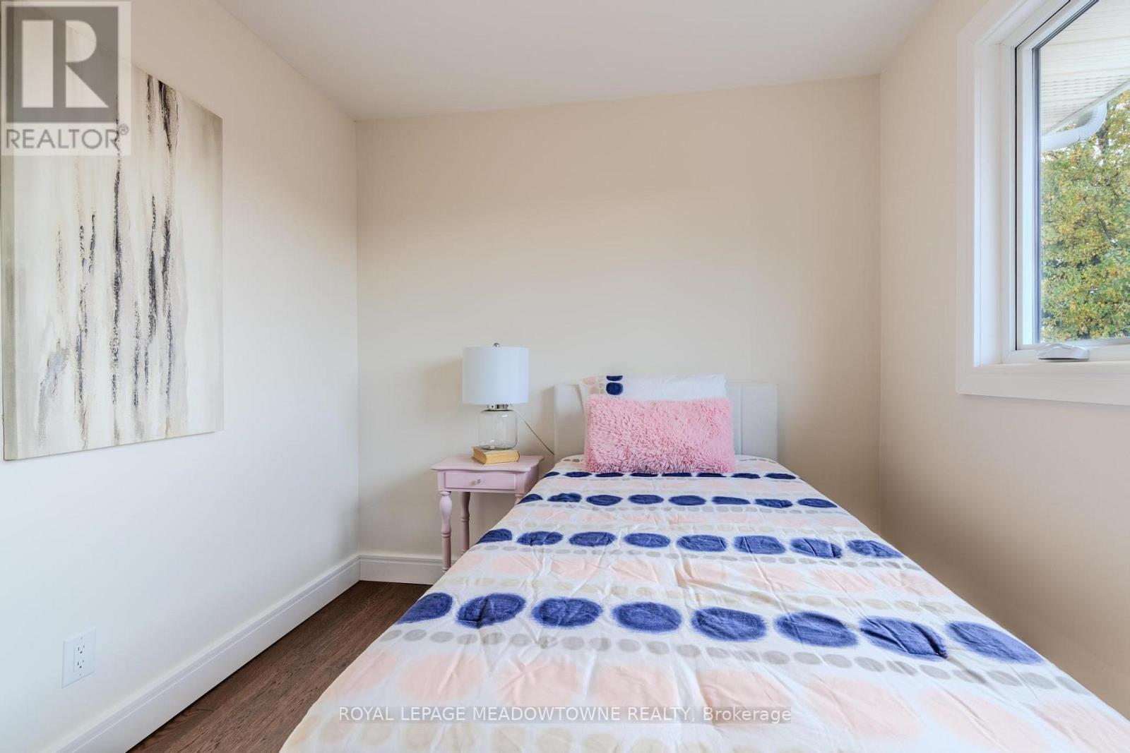 












319 EAST 16TH STREET

,
Hamilton,




Ontario
L9A4K1


