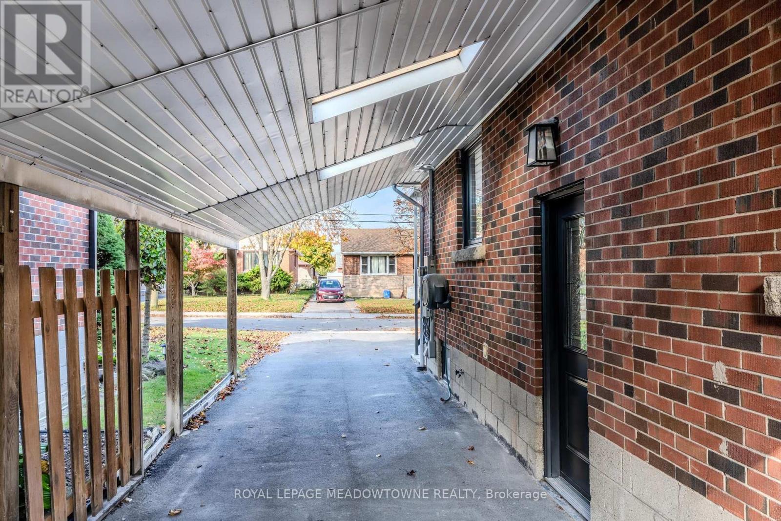 












319 EAST 16TH STREET

,
Hamilton,




Ontario
L9A4K1

