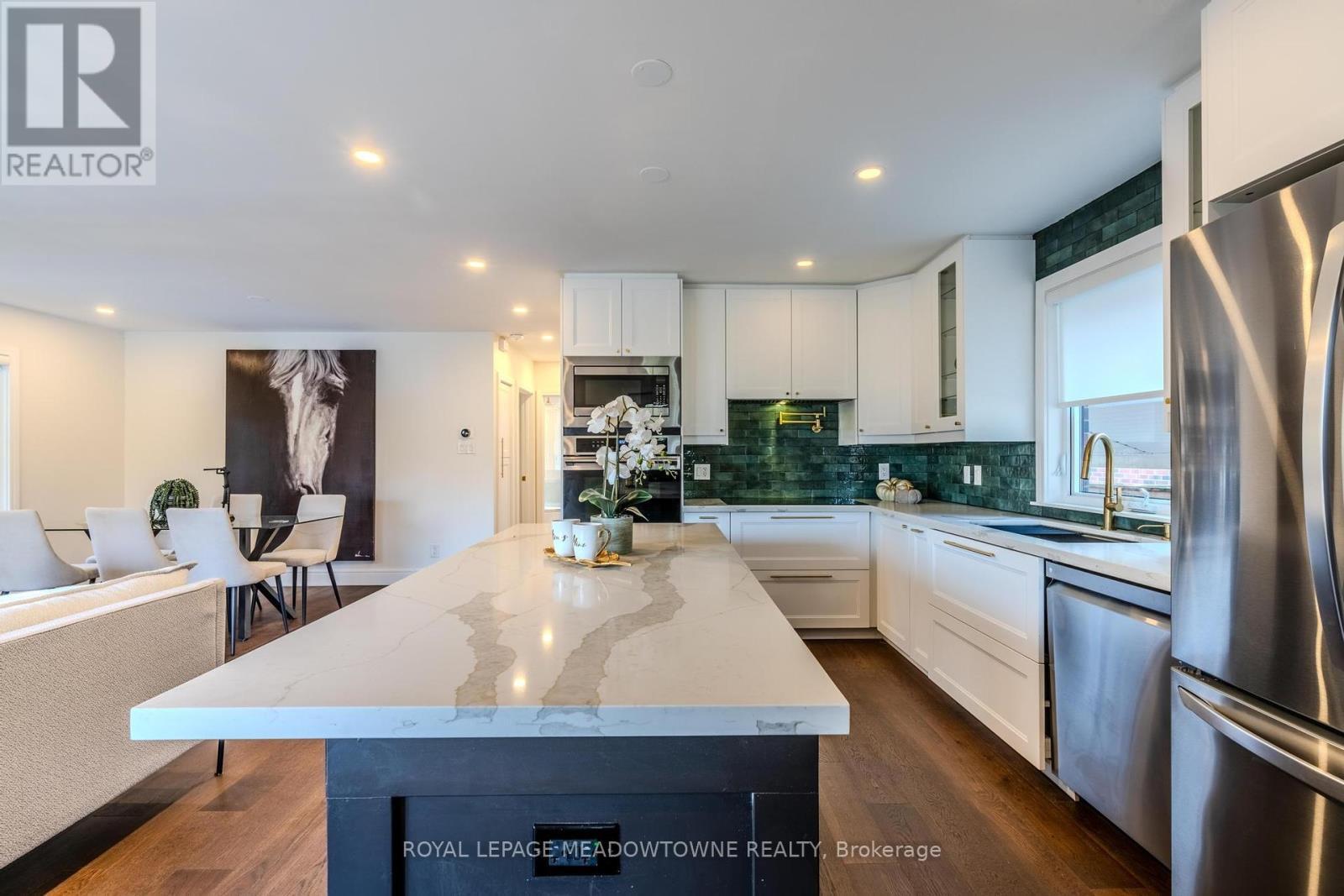 












319 EAST 16TH STREET

,
Hamilton,




Ontario
L9A4K1


