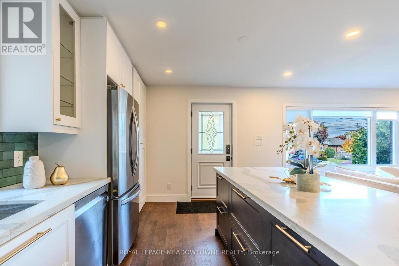 












319 EAST 16TH STREET

,
Hamilton,




Ontario
L9A4K1

