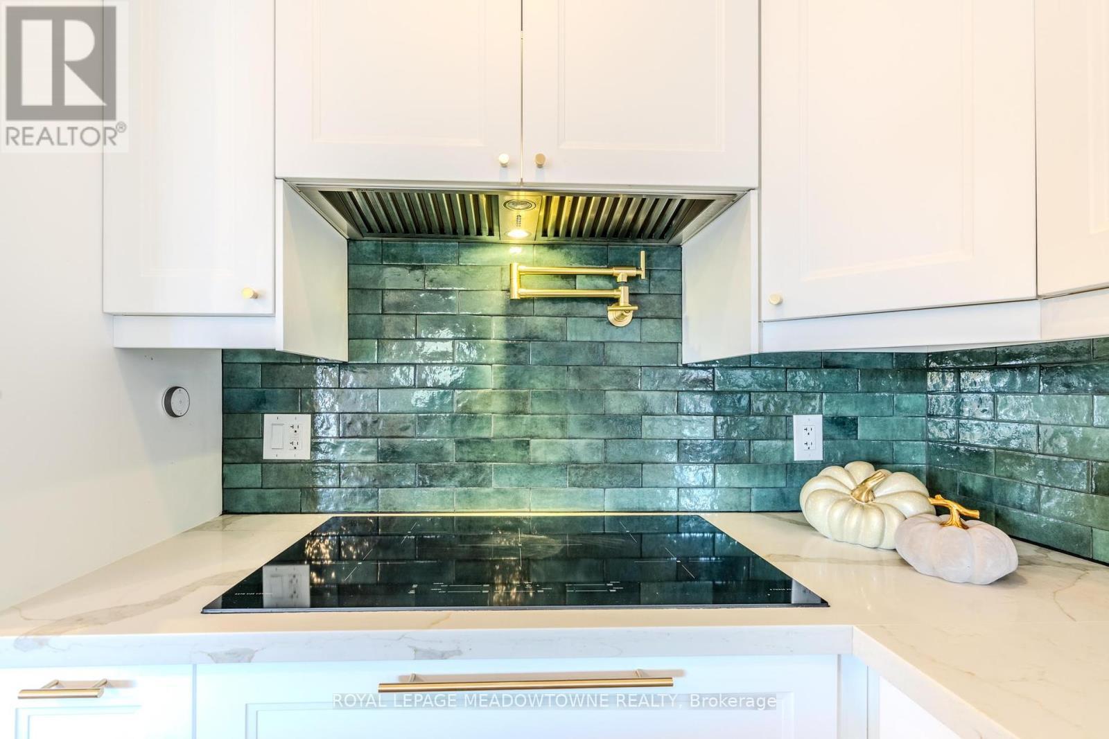 












319 EAST 16TH STREET

,
Hamilton,




Ontario
L9A4K1


