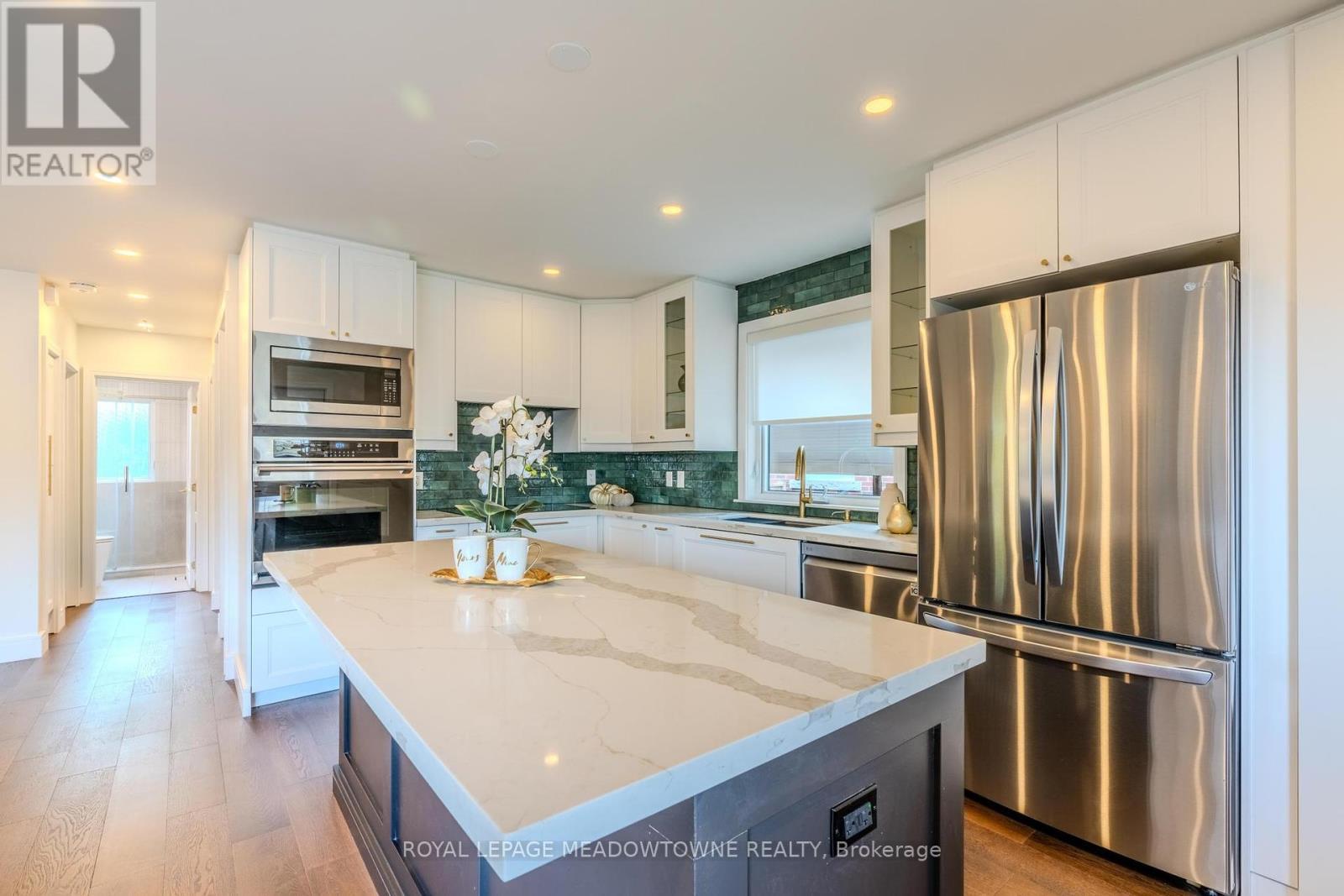 












319 EAST 16TH STREET

,
Hamilton,




Ontario
L9A4K1

