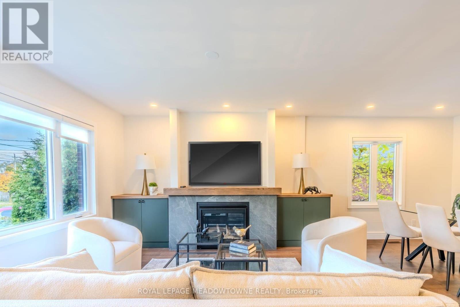 












319 EAST 16TH STREET

,
Hamilton,




Ontario
L9A4K1

