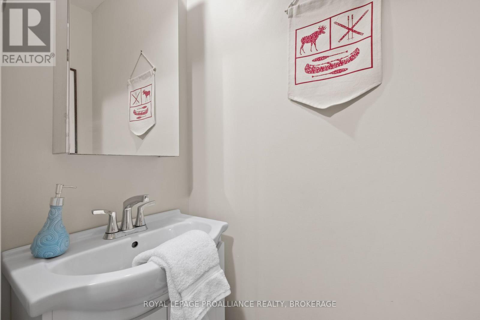 












4808 LEO LAKE ROAD

,
Kingston (City North of 401),




Ontario
K0H2N0

