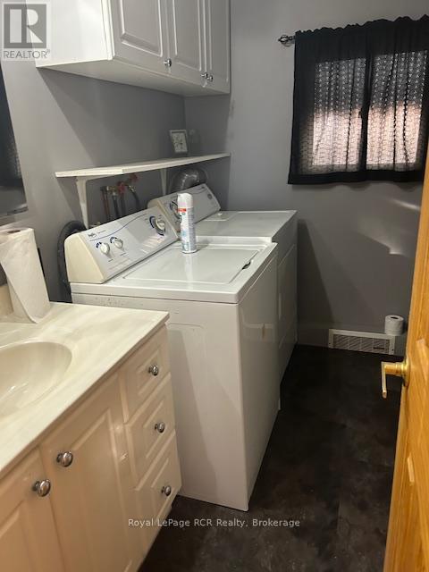 












90 SUSSEX SQUARE

,
Georgian Bluffs,




Ontario
N4K5N5

