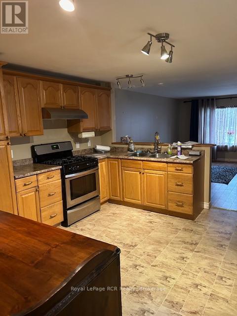 












90 SUSSEX SQUARE

,
Georgian Bluffs,




Ontario
N4K5N5

