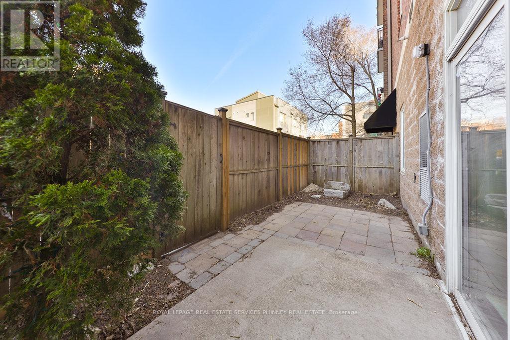 












105 - 459 KERR STREET

,
Oakville,




Ontario
L6K3C2

