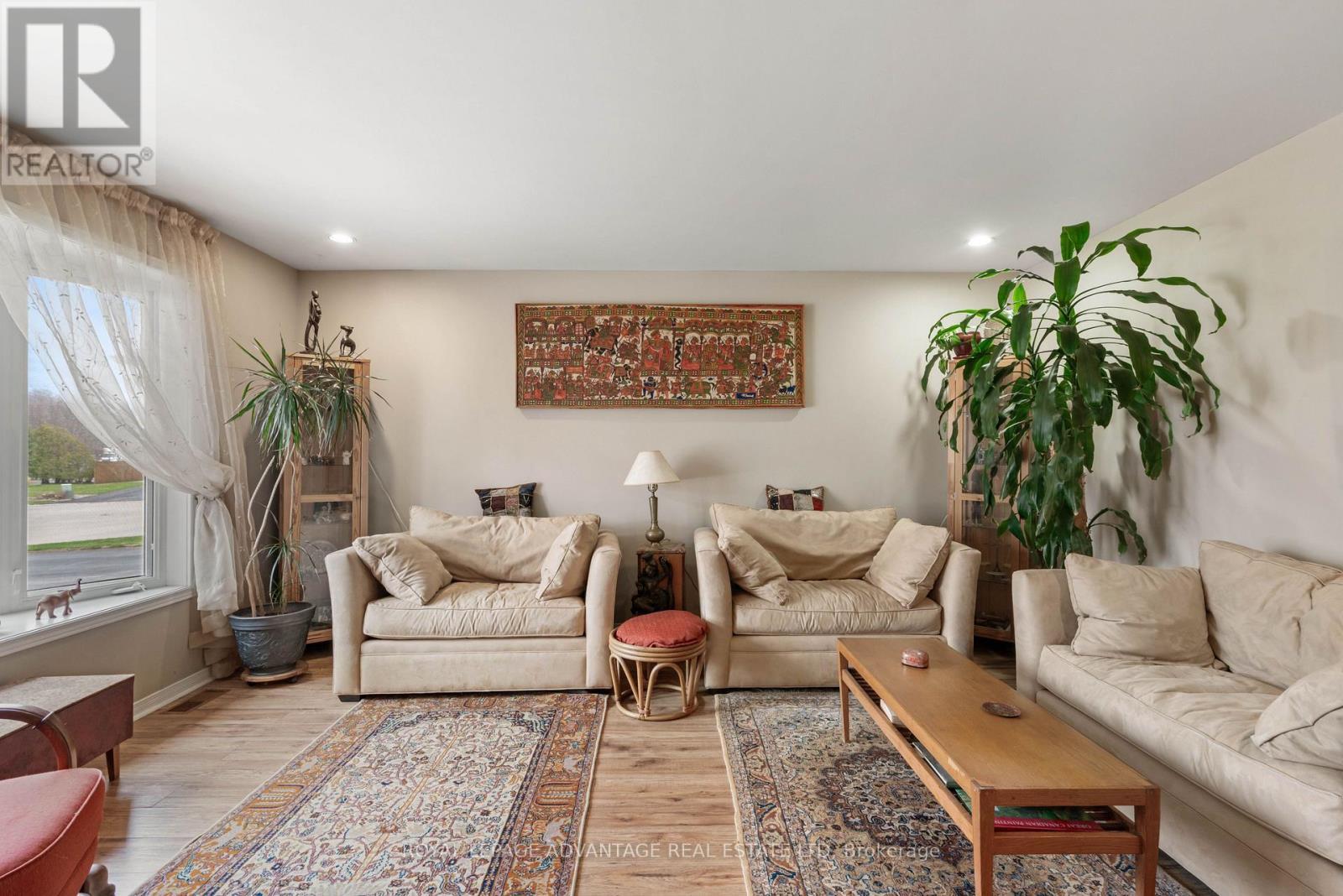 












264 GLENWOOD CRESCENT

,
Smiths Falls,




Ontario
K7A5L1

