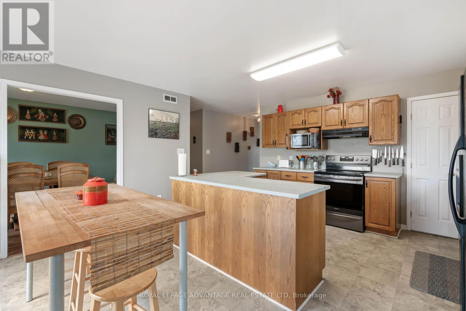 












264 GLENWOOD CRESCENT

,
Smiths Falls,




Ontario
K7A5L1

