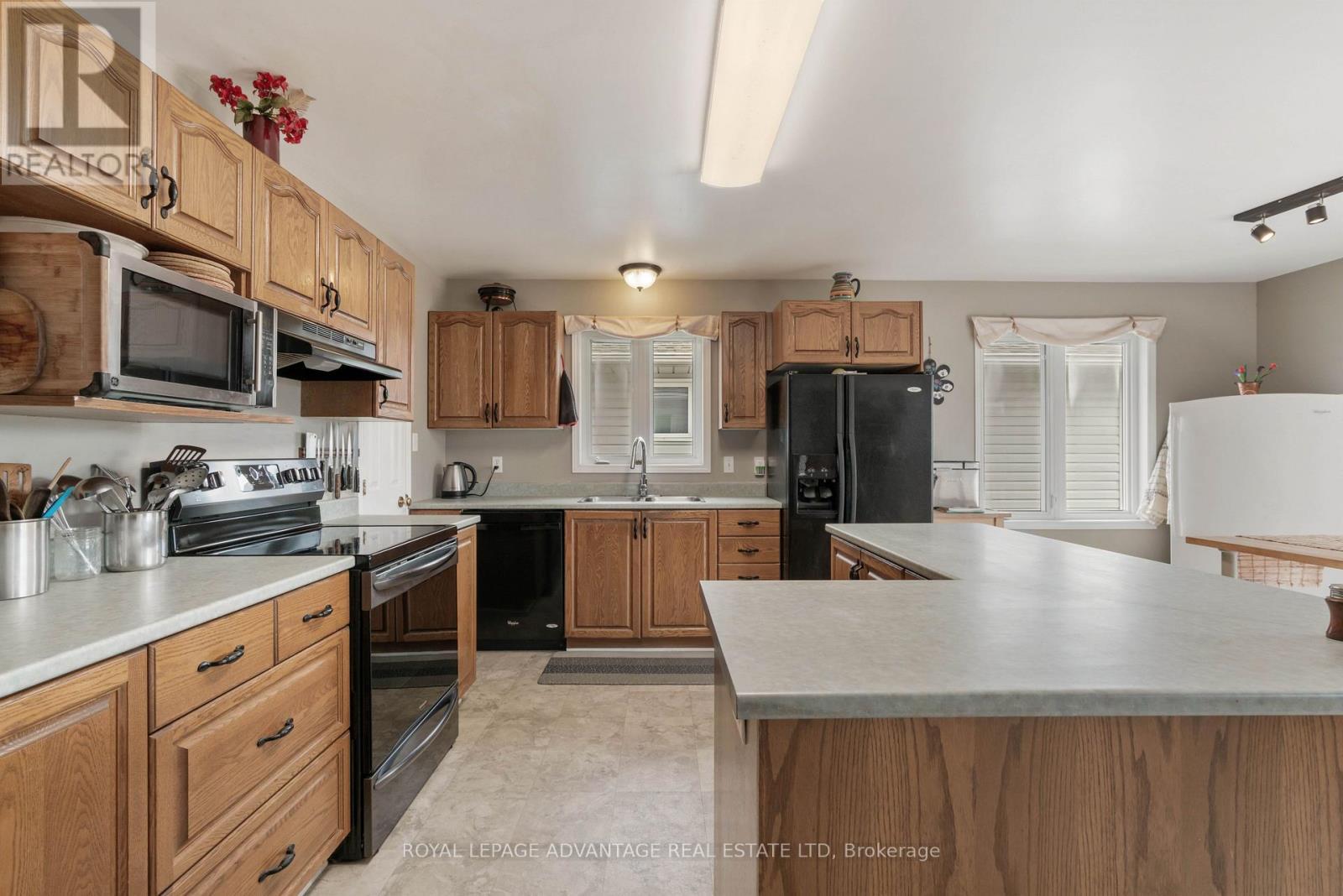 












264 GLENWOOD CRESCENT

,
Smiths Falls,




Ontario
K7A5L1

