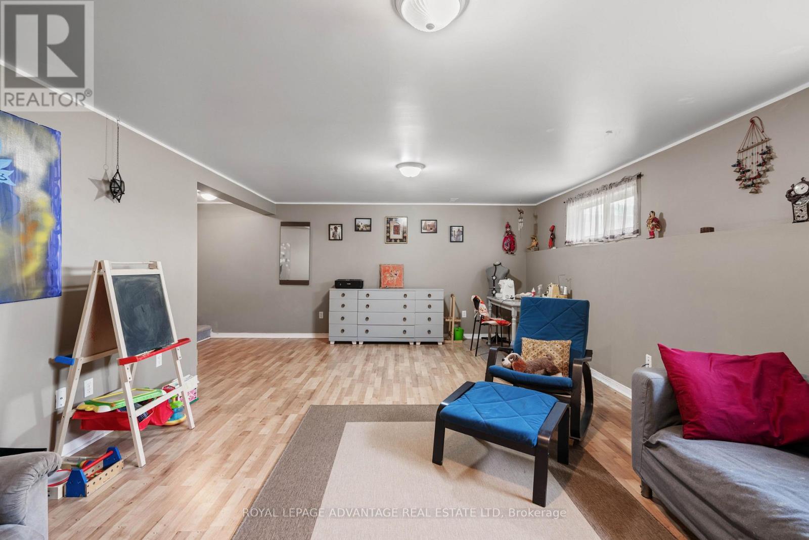












264 GLENWOOD CRESCENT

,
Smiths Falls,




Ontario
K7A5L1

