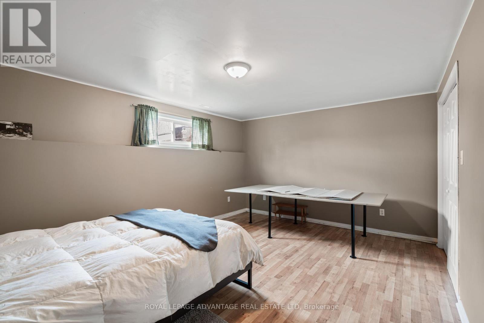 












264 GLENWOOD CRESCENT

,
Smiths Falls,




Ontario
K7A5L1

