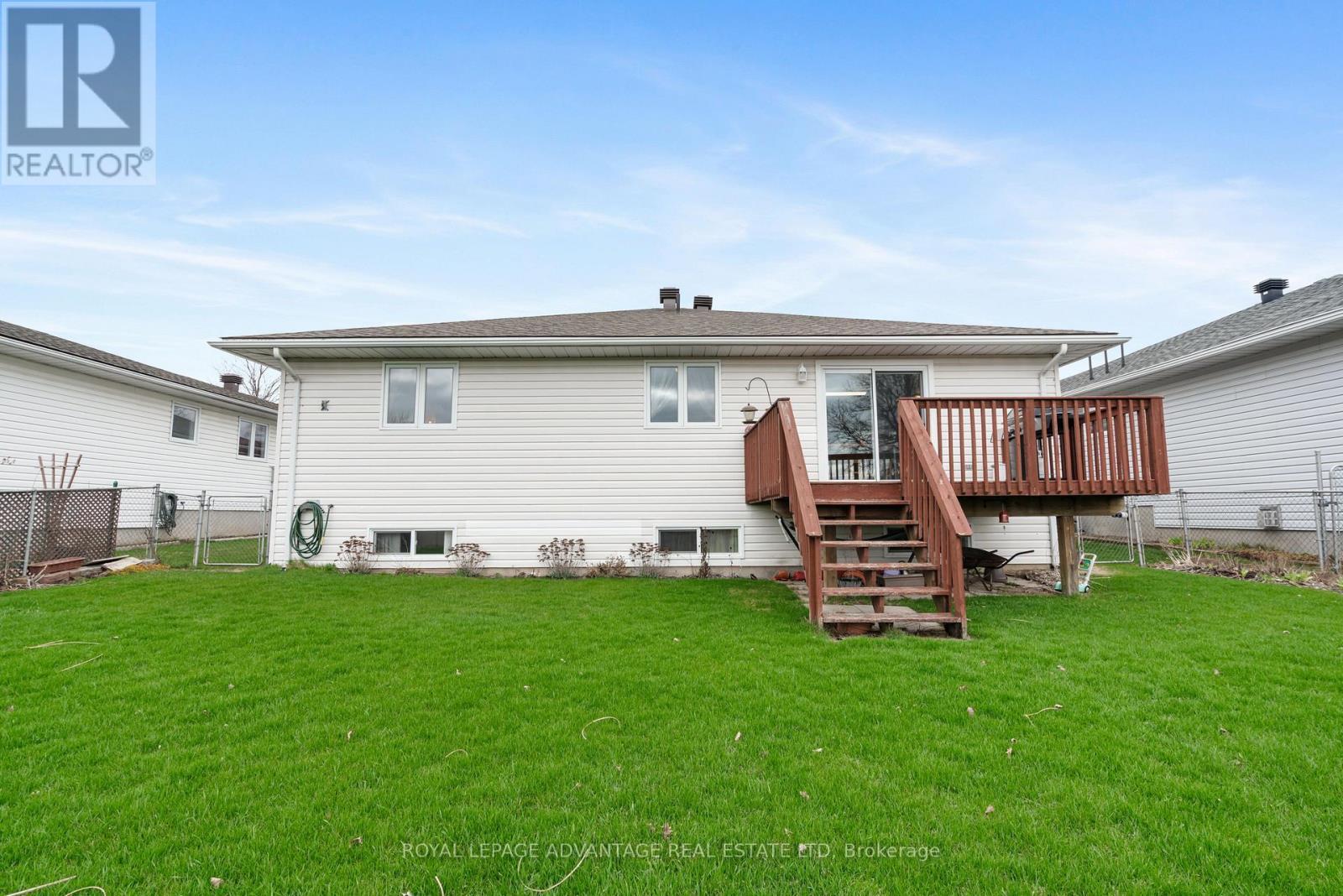 












264 GLENWOOD CRESCENT

,
Smiths Falls,




Ontario
K7A5L1

