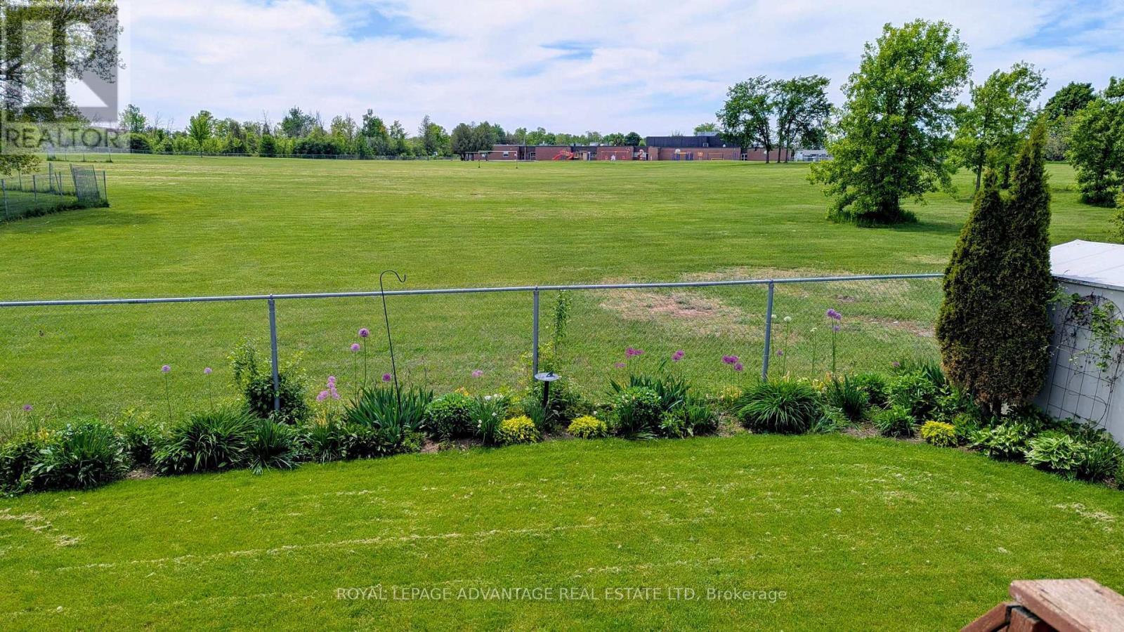 












264 GLENWOOD CRESCENT

,
Smiths Falls,




Ontario
K7A5L1

