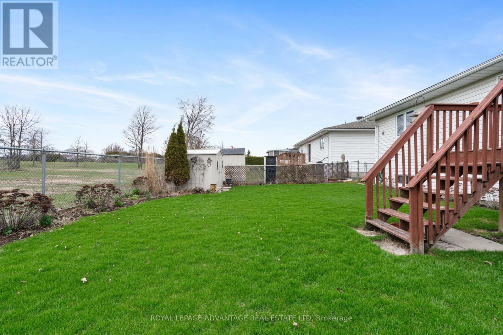 












264 GLENWOOD CRESCENT

,
Smiths Falls,




Ontario
K7A5L1

