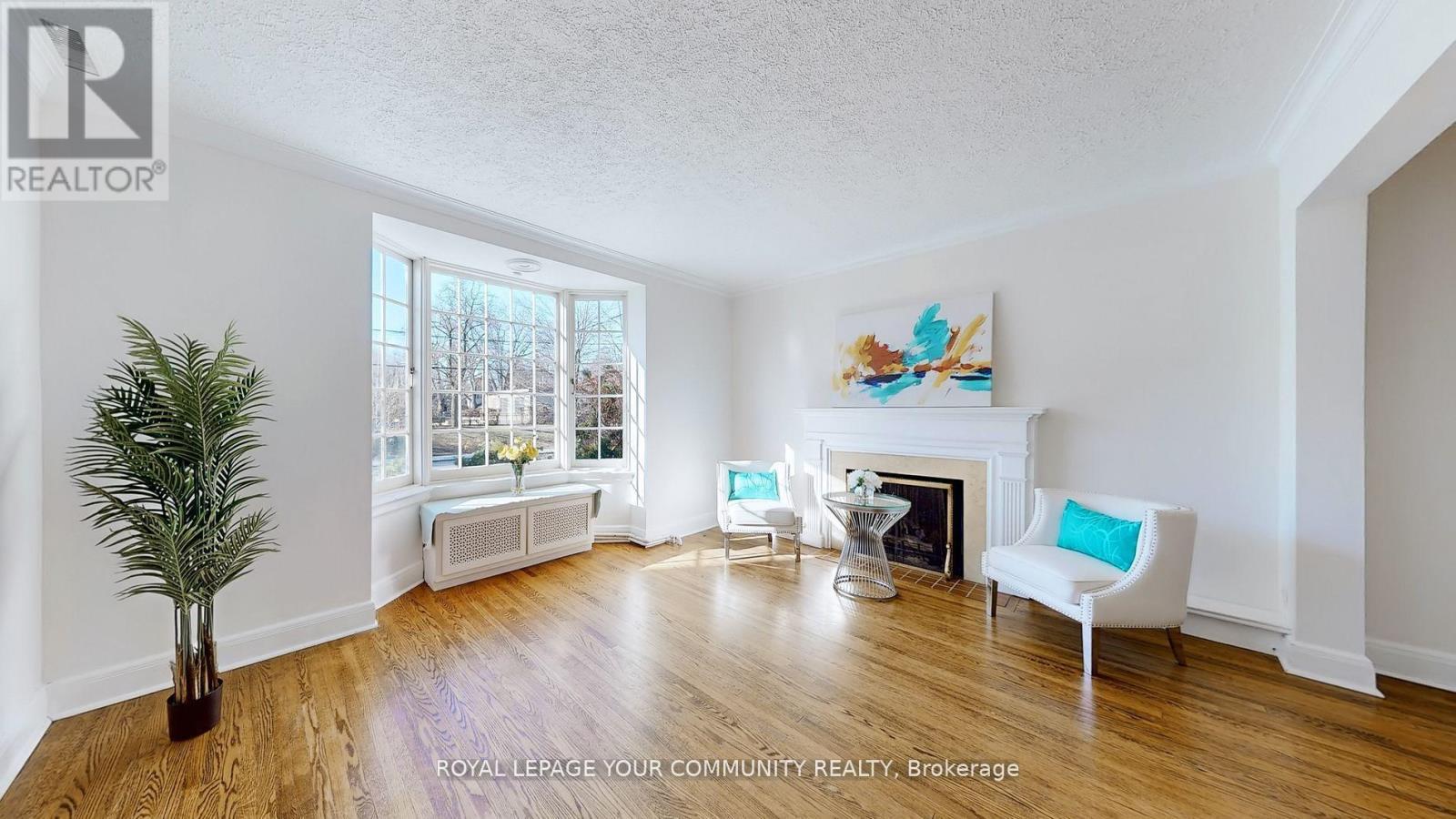 












19 STRATHGOWAN CRESCENT

,
Toronto,




Ontario
M4N2Z6

