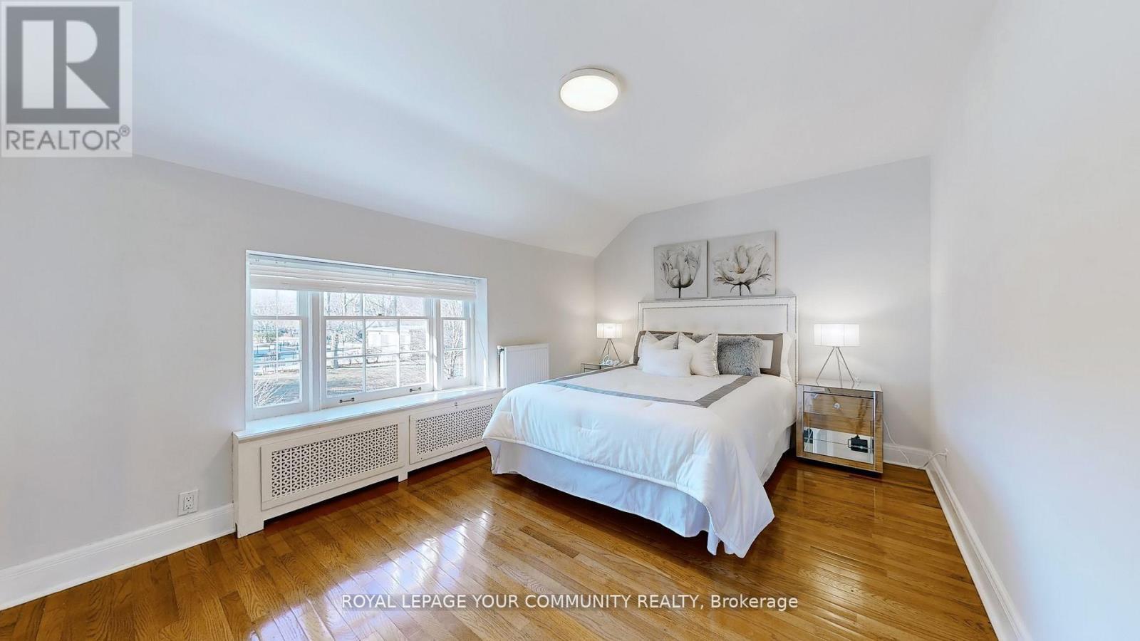 












19 STRATHGOWAN CRESCENT

,
Toronto,




Ontario
M4N2Z6

