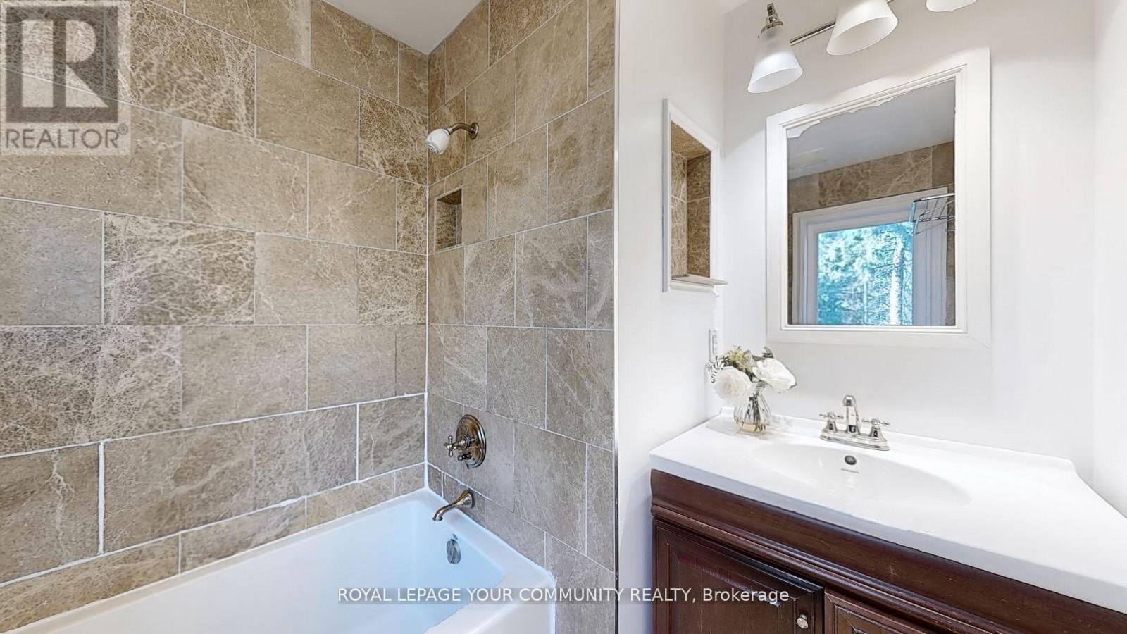 












19 STRATHGOWAN CRESCENT

,
Toronto,




Ontario
M4N2Z6

