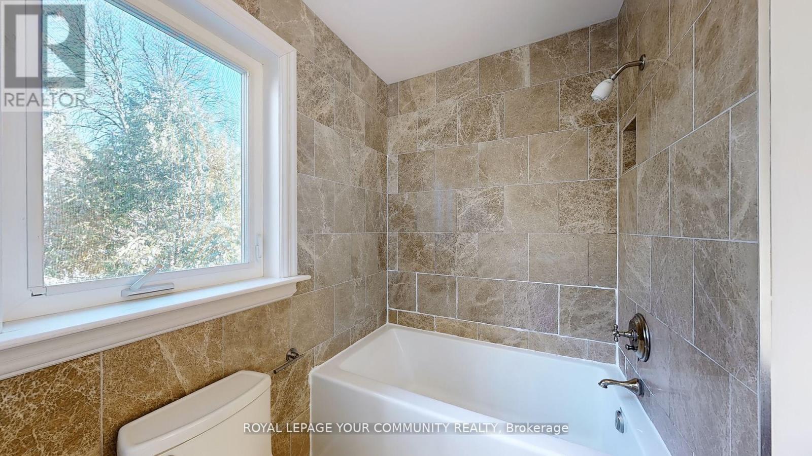 












19 STRATHGOWAN CRESCENT

,
Toronto,




Ontario
M4N2Z6


