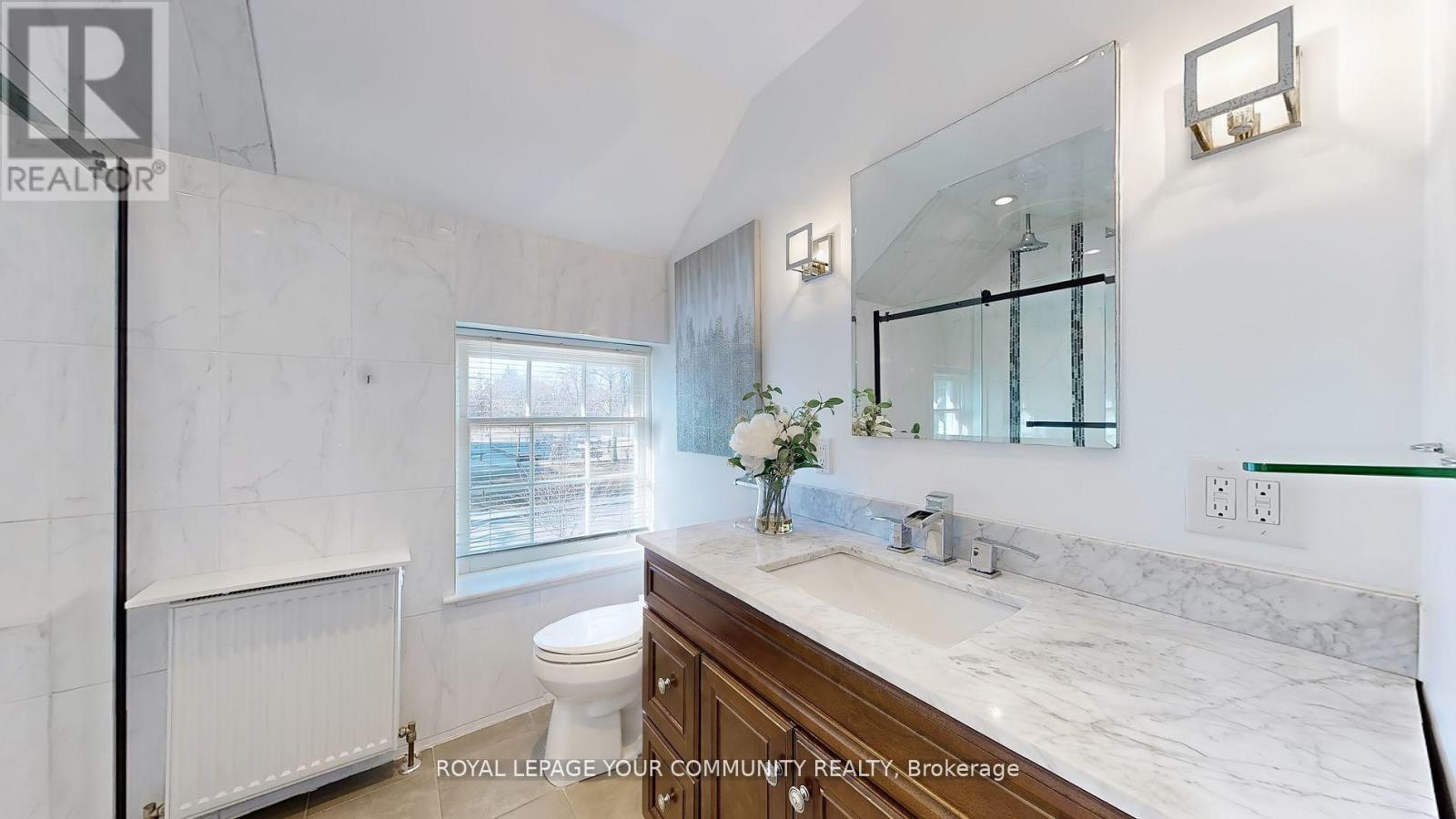












19 STRATHGOWAN CRESCENT

,
Toronto,




Ontario
M4N2Z6

